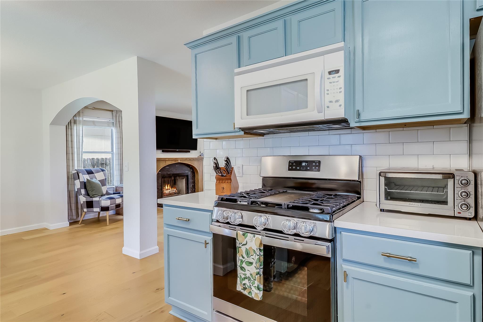 211 Estate Dr, Hutto, TX 78634