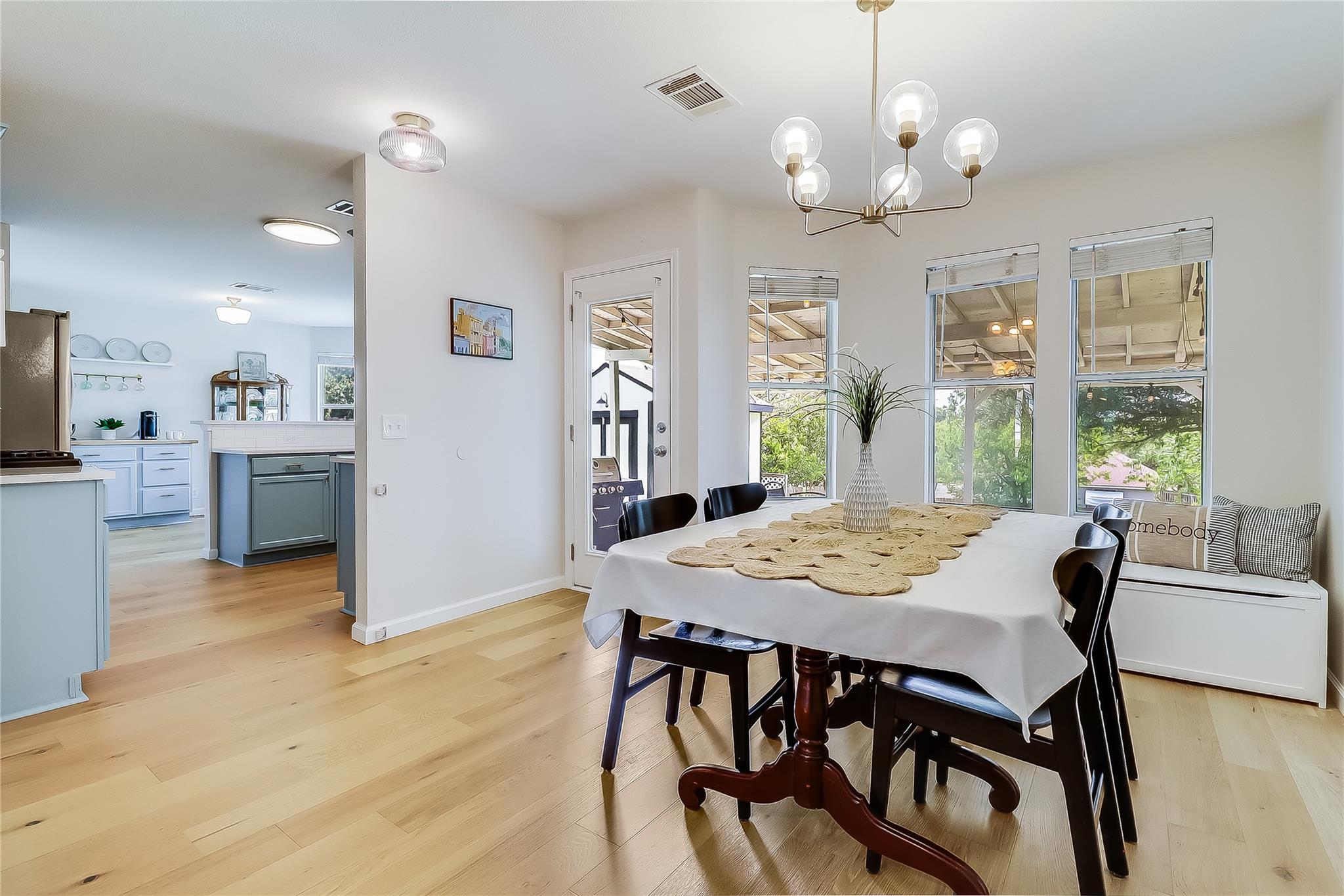 211 Estate Dr, Hutto, TX 78634
