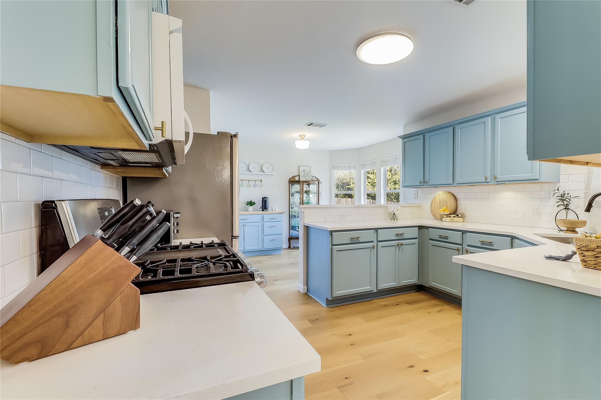 211 Estate Dr, Hutto, TX 78634