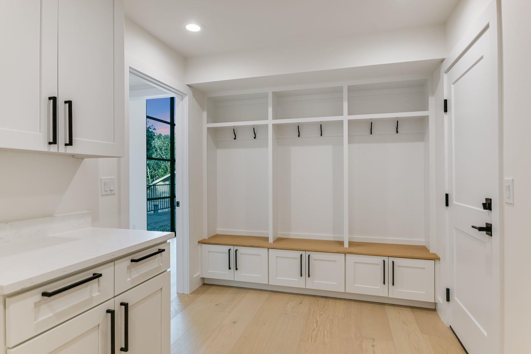 3104 Mistyglen Cir, Austin, TX 78746