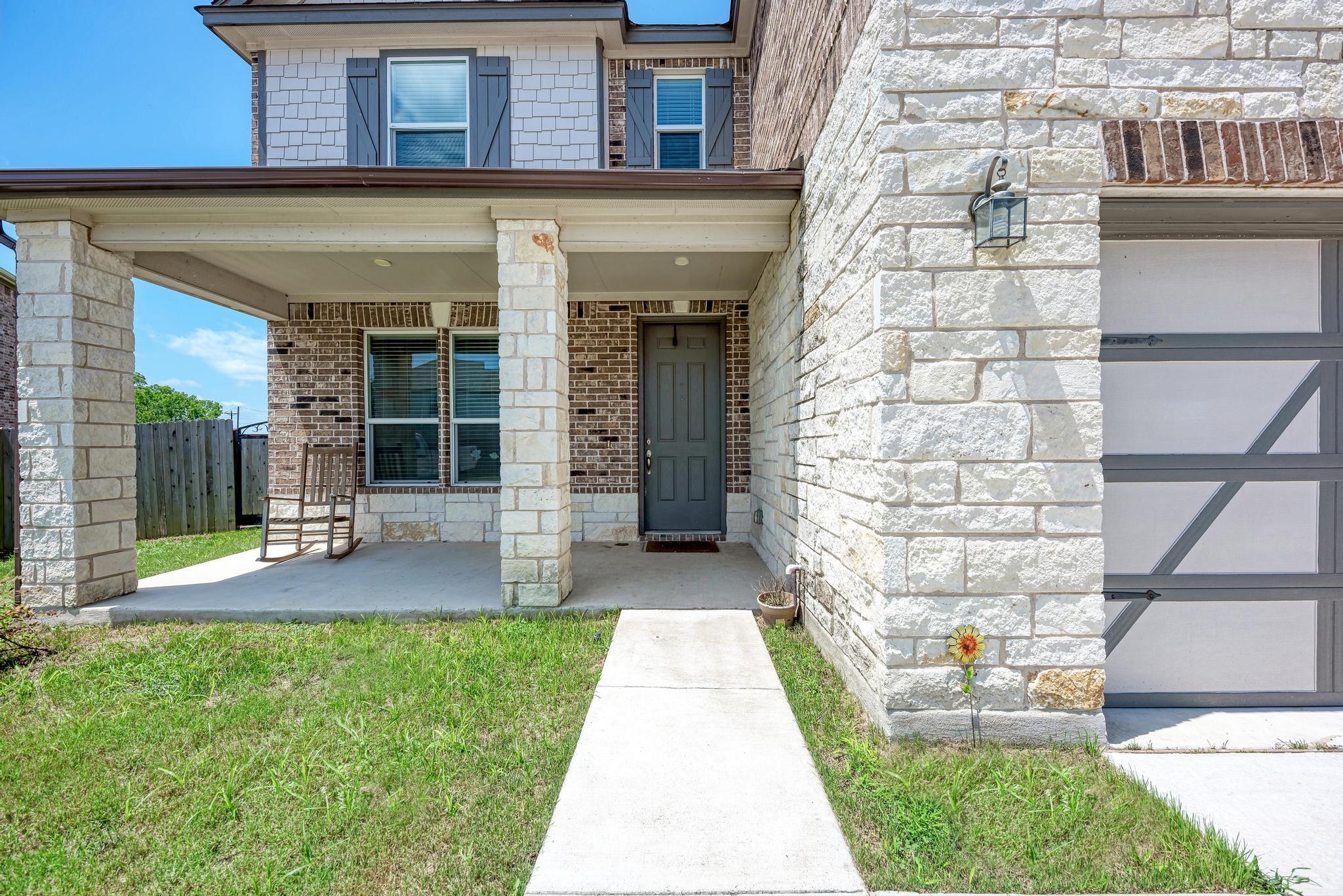 1720 Foxglove Cir, Lockhart, TX 78644