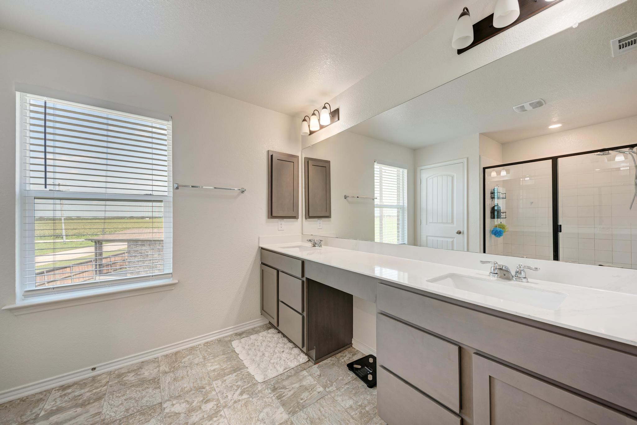 1720 Foxglove Cir, Lockhart, TX 78644