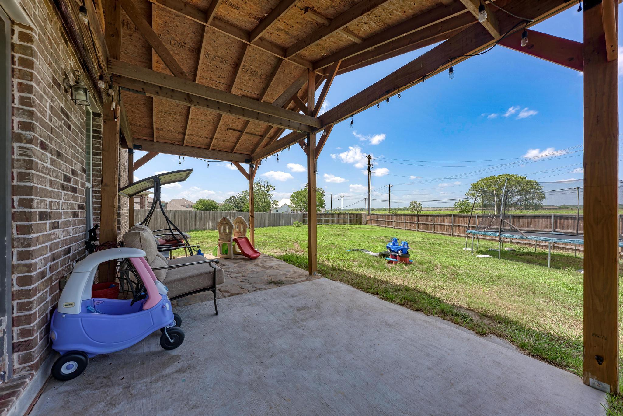 1720 Foxglove Cir, Lockhart, TX 78644