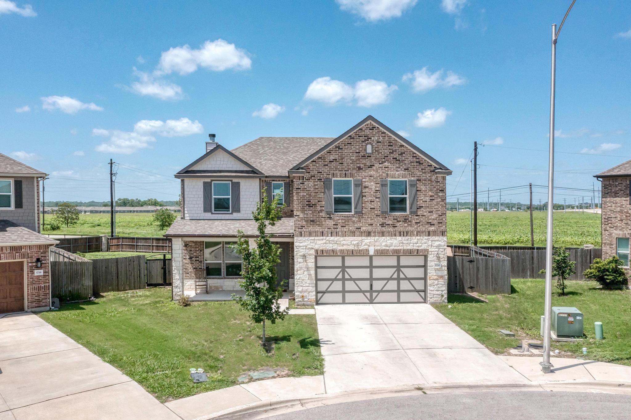1720 Foxglove Cir, Lockhart, TX 78644