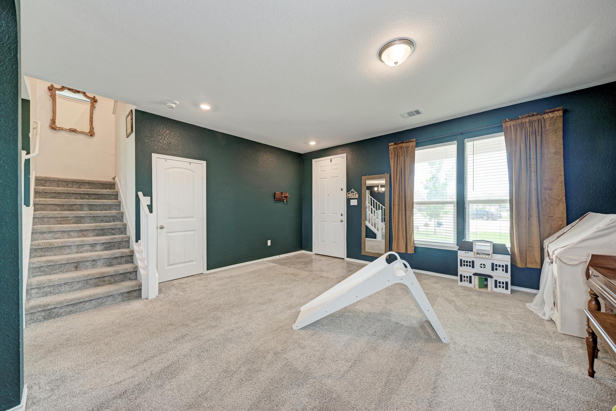 1720 Foxglove Cir, Lockhart, TX 78644