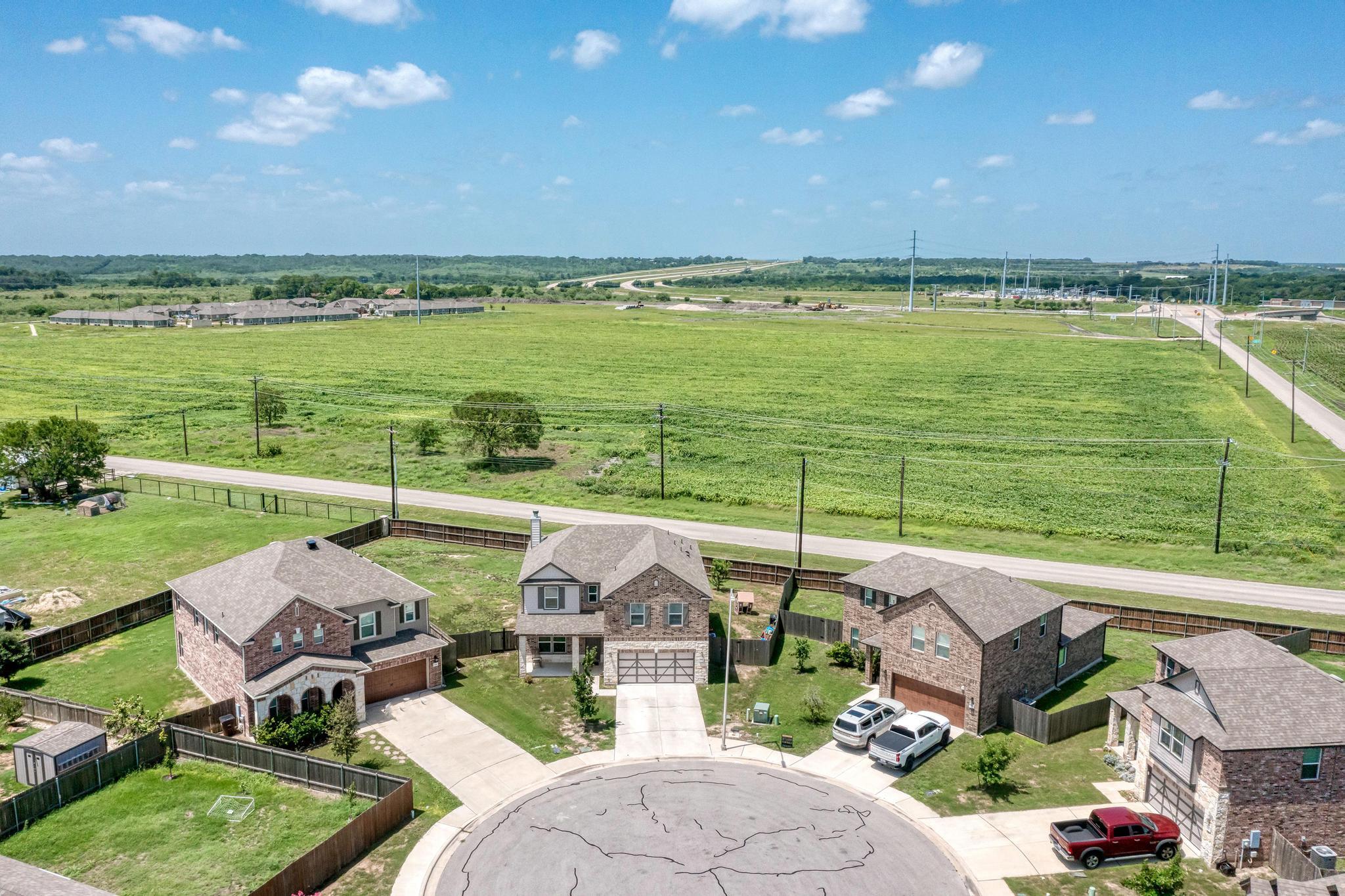 1720 Foxglove Cir, Lockhart, TX 78644