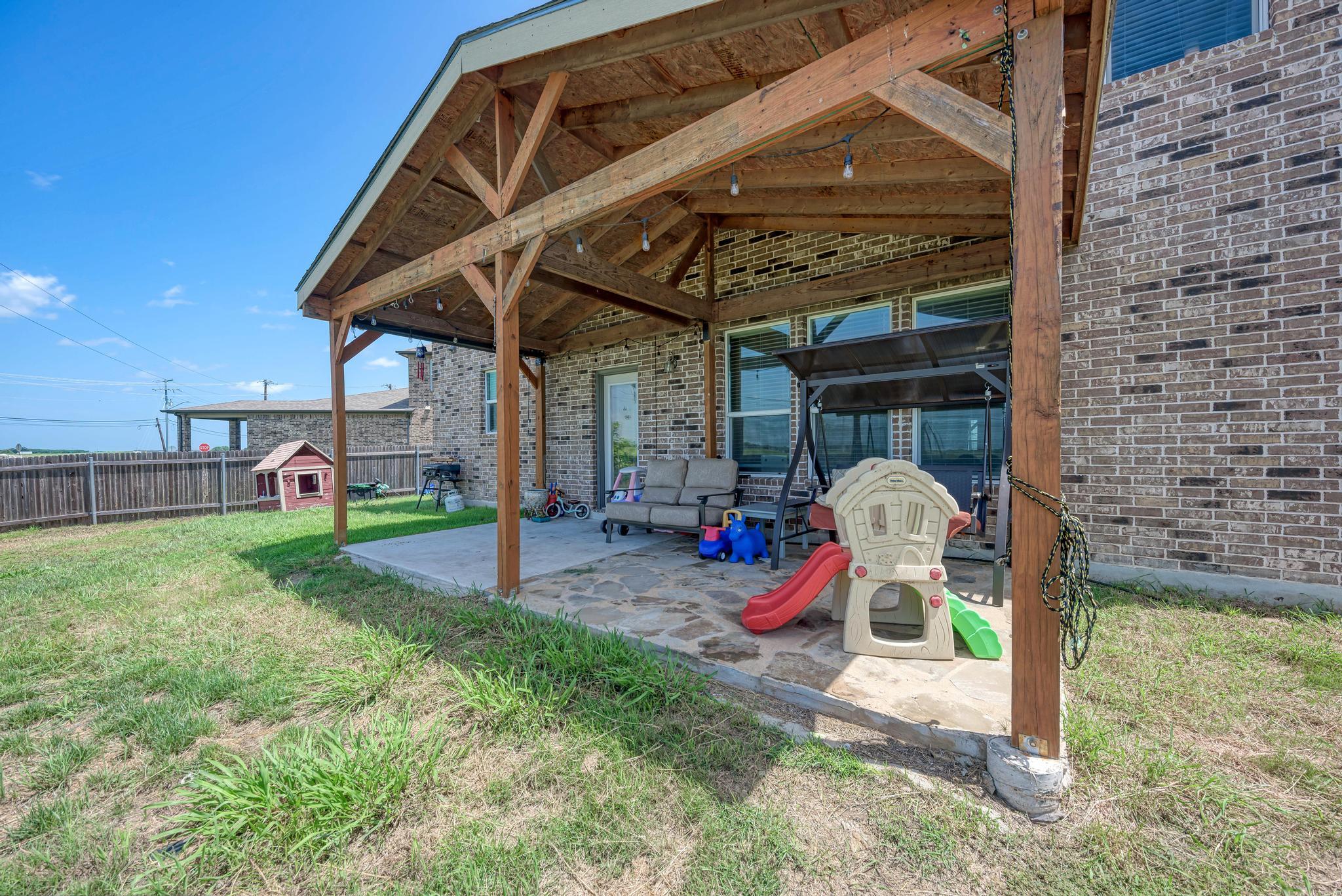 1720 Foxglove Cir, Lockhart, TX 78644