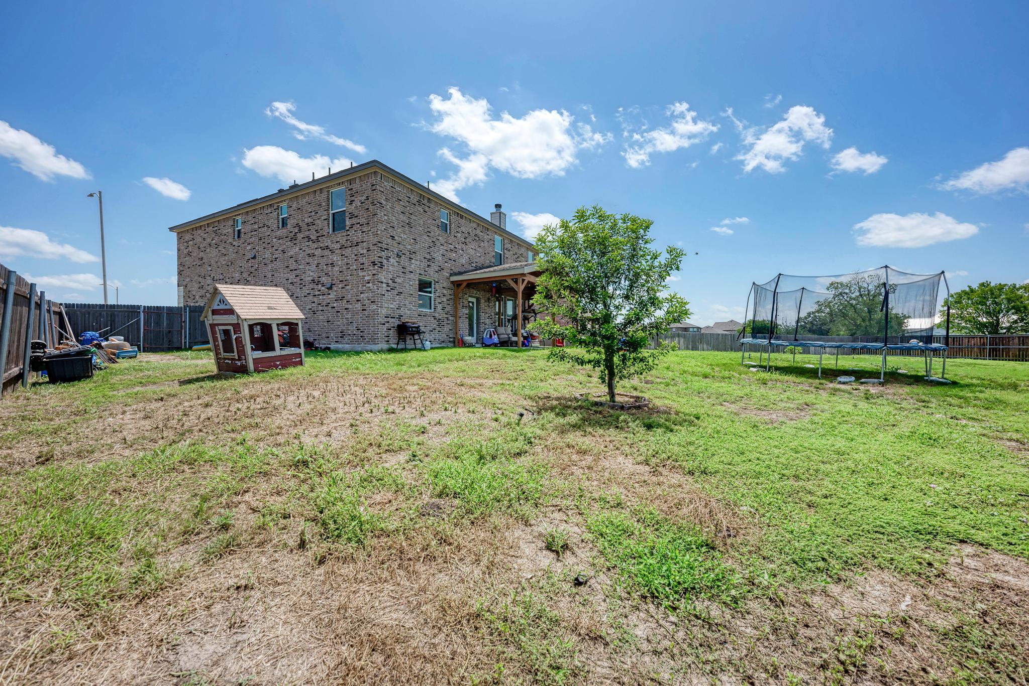 1720 Foxglove Cir, Lockhart, TX 78644