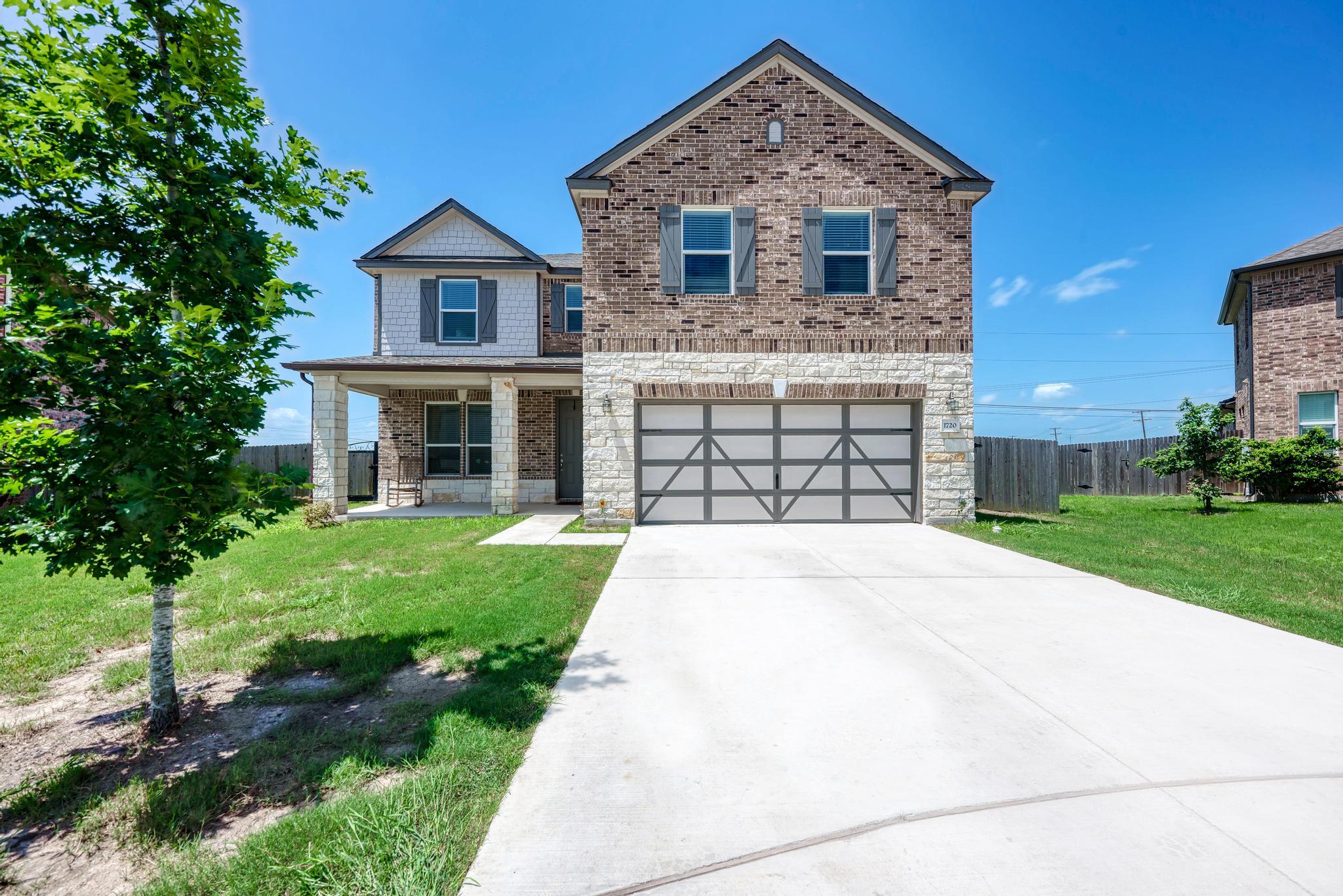 1720 Foxglove Cir, Lockhart, TX 78644