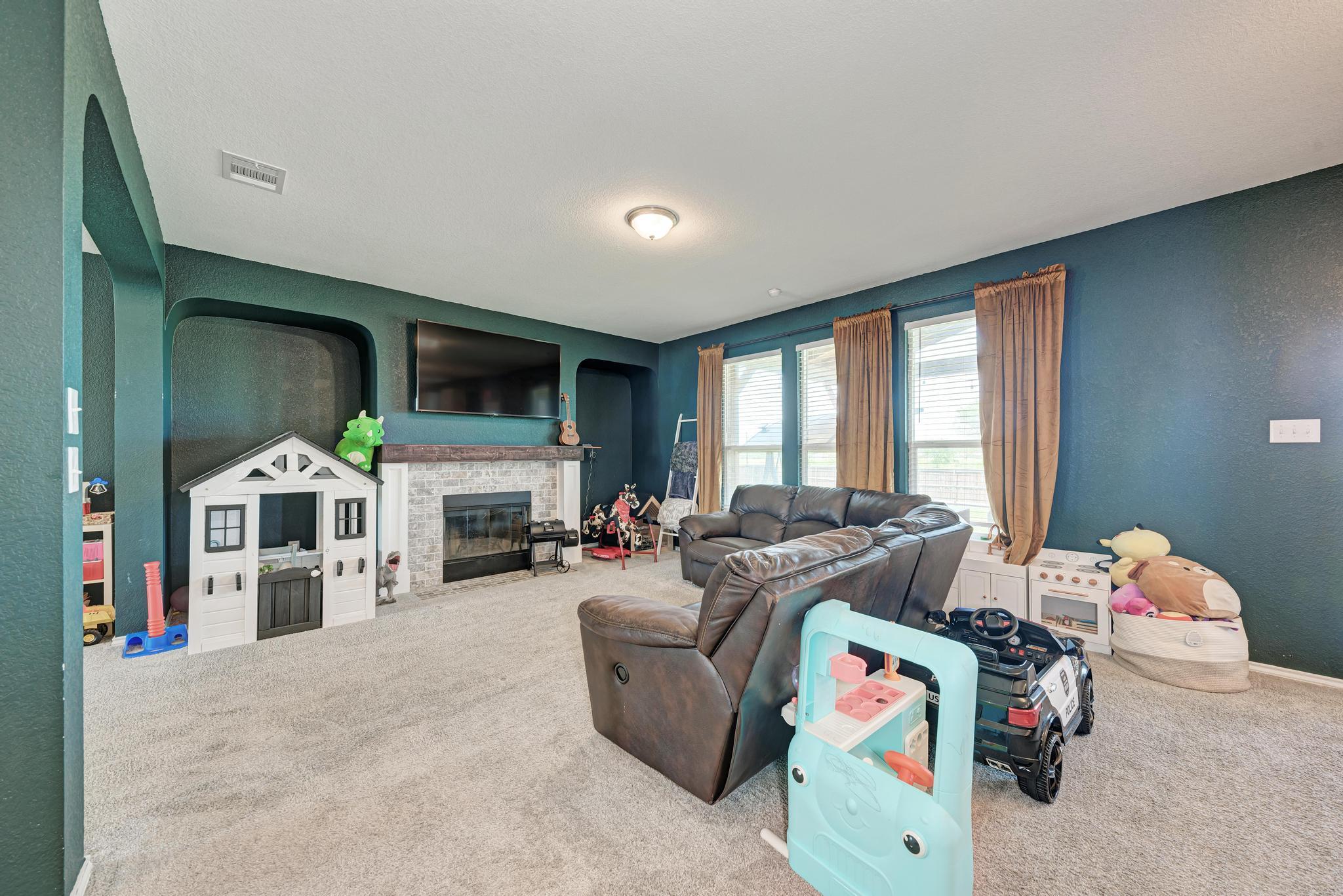 1720 Foxglove Cir, Lockhart, TX 78644