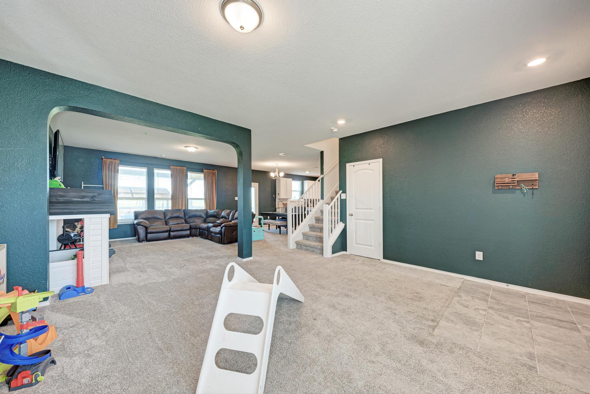 1720 Foxglove Cir, Lockhart, TX 78644