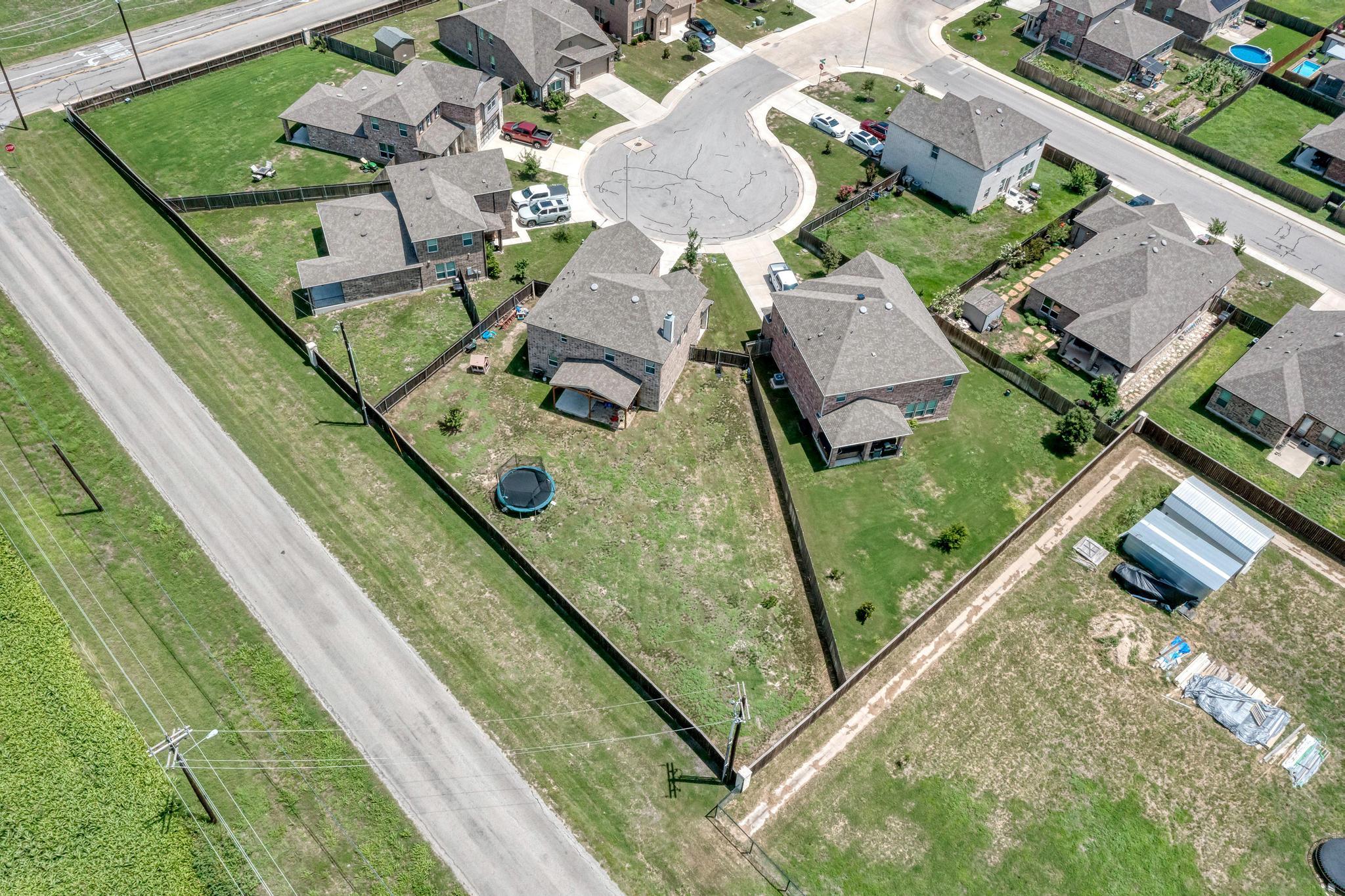 1720 Foxglove Cir, Lockhart, TX 78644