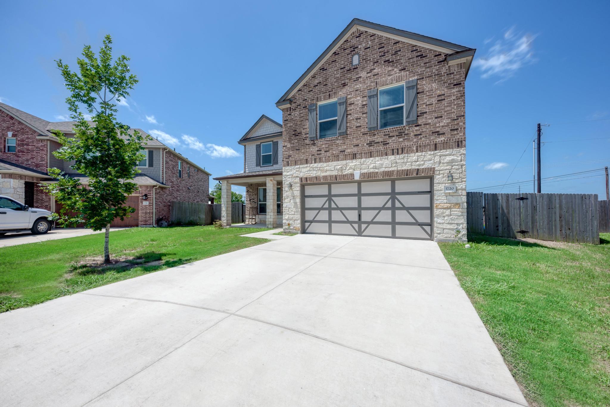 1720 Foxglove Cir, Lockhart, TX 78644