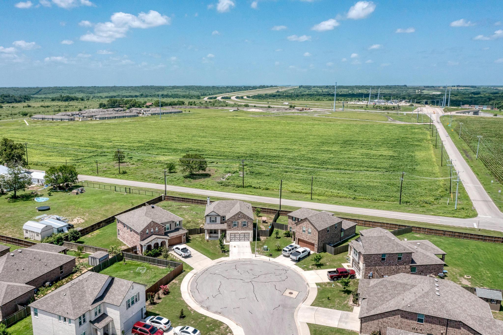 1720 Foxglove Cir, Lockhart, TX 78644