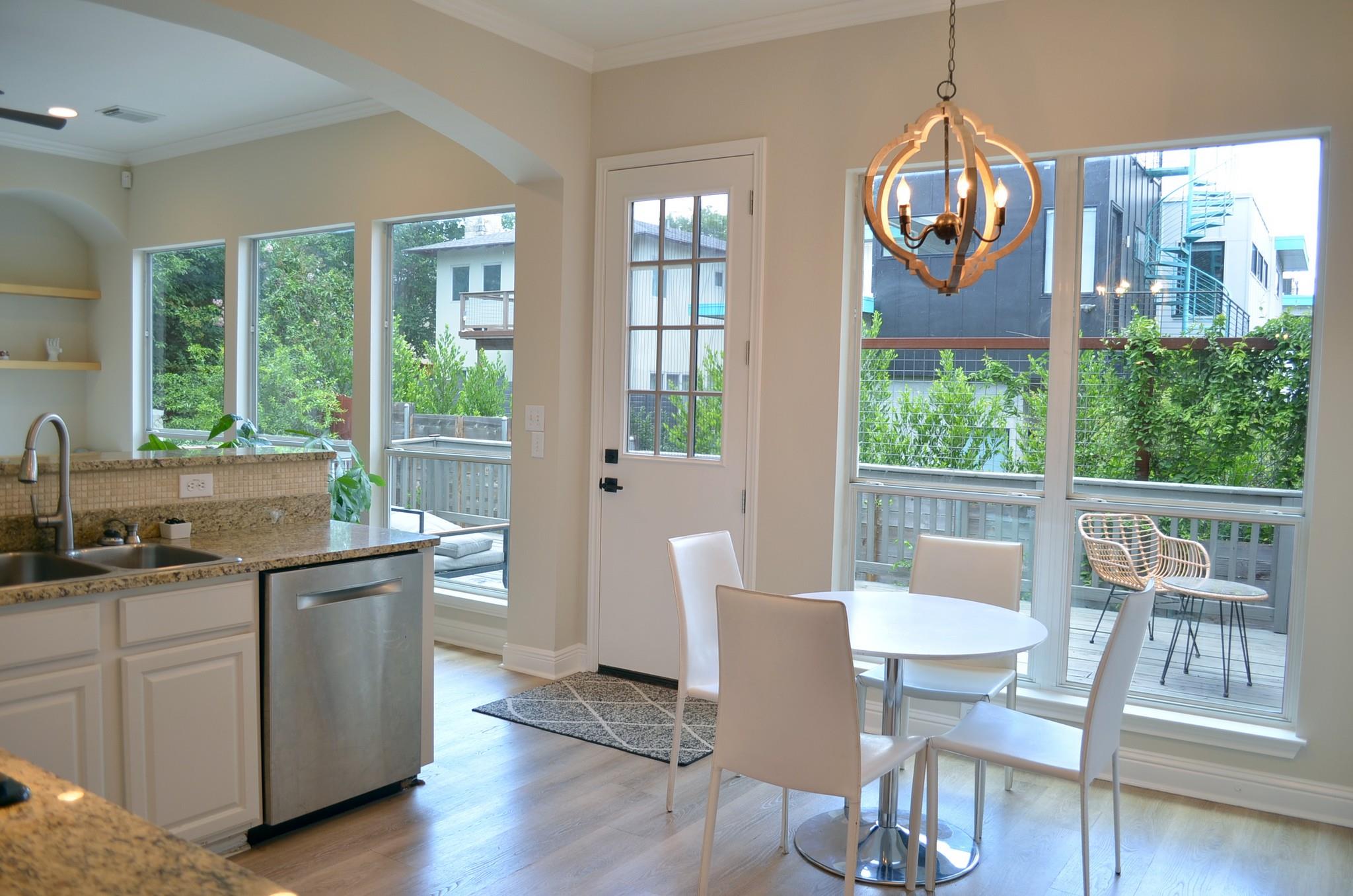 612 Twelve Oaks Ln, Austin, TX 78704