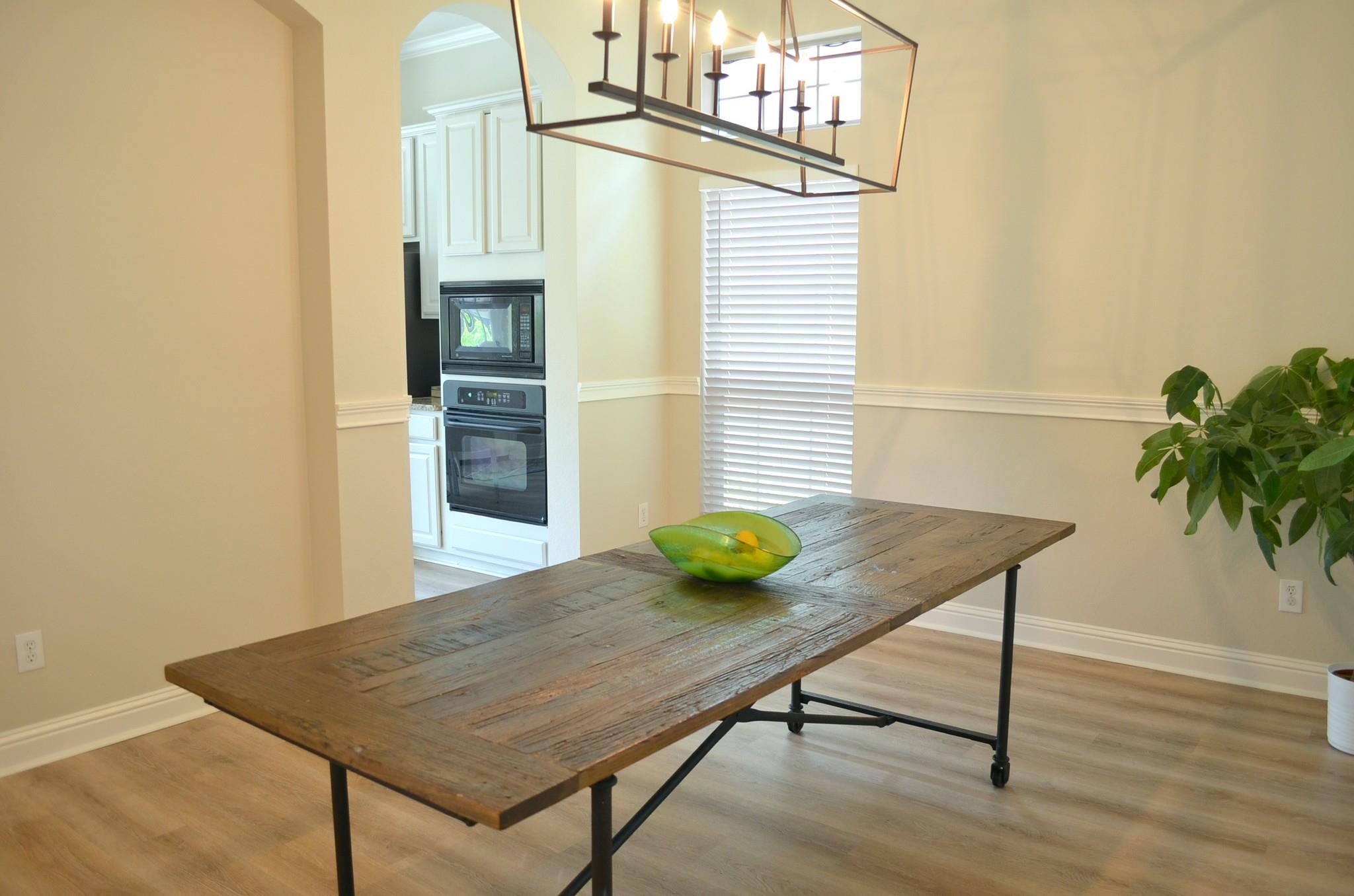 612 Twelve Oaks Ln, Austin, TX 78704