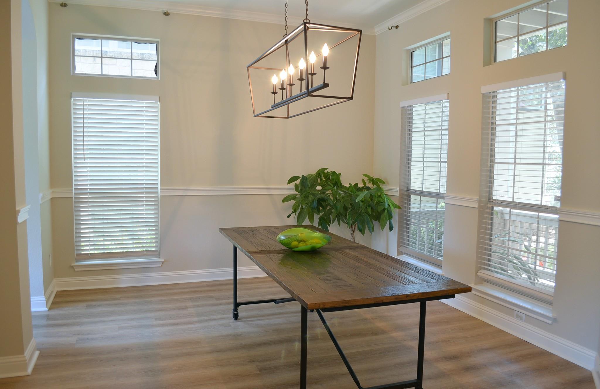 612 Twelve Oaks Ln, Austin, TX 78704