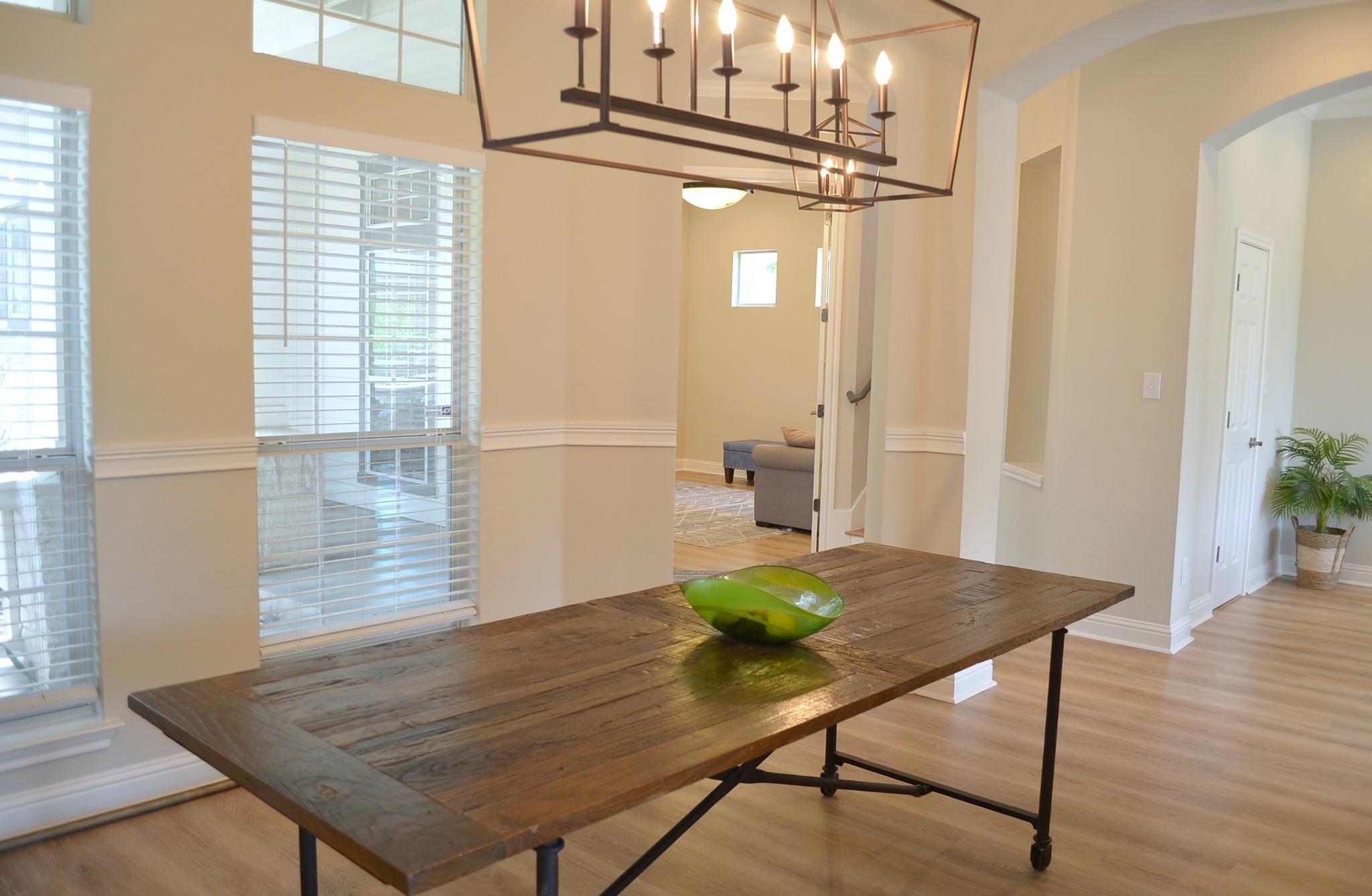 612 Twelve Oaks Ln, Austin, TX 78704