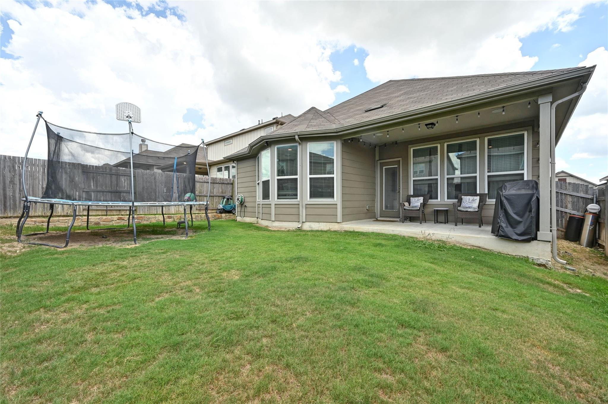 689 Bayberry Cir, Buda, TX 78610