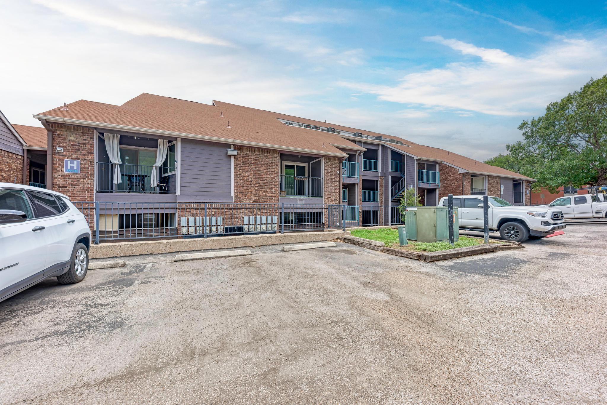 1840 Burton Dr # 102, Austin, TX 78741