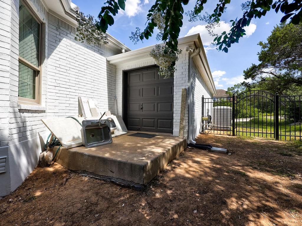 9902 Scenic Bluff Dr, Austin, TX 78733