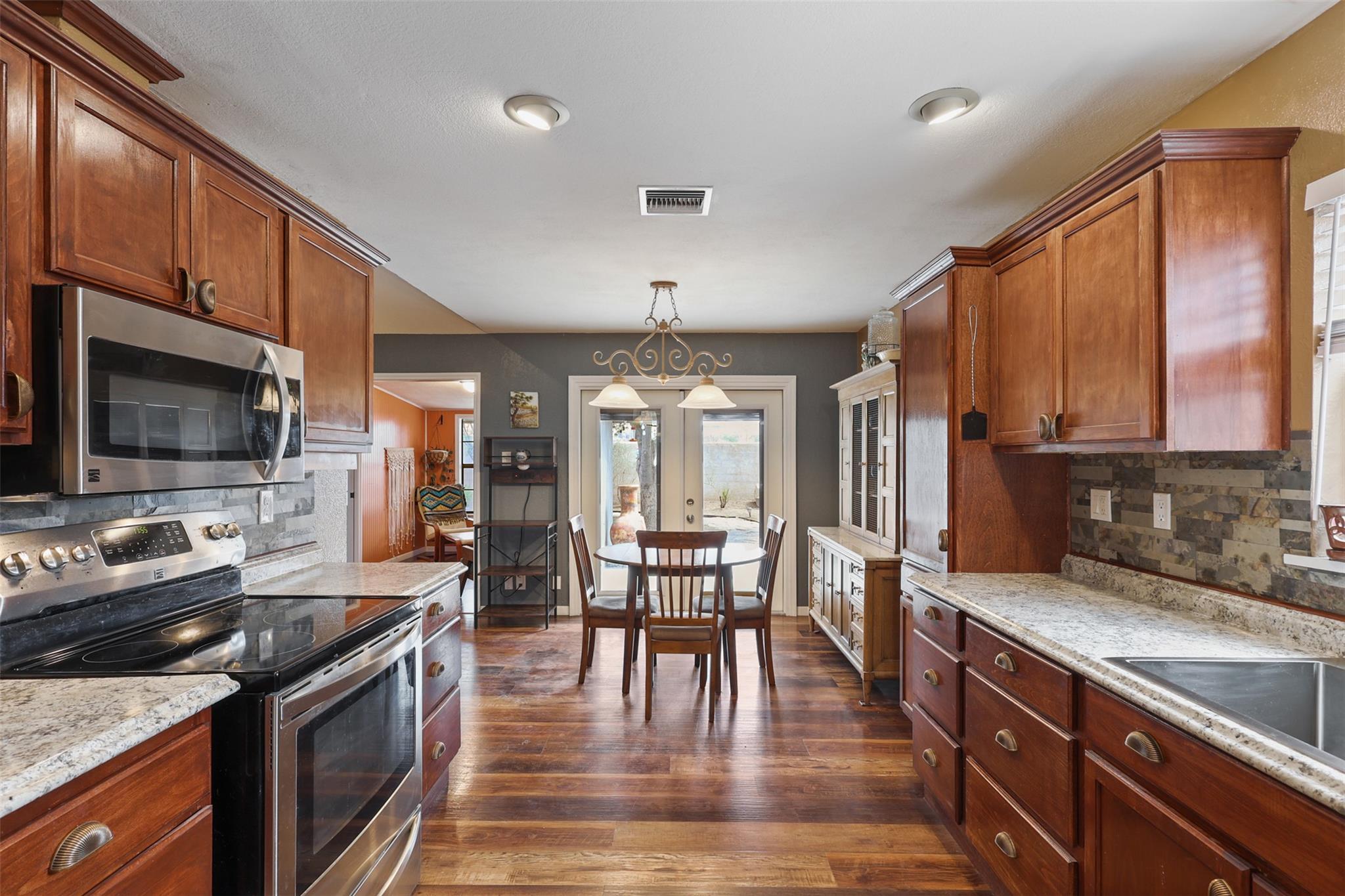 213 Circle C Ave, FortDavis, TX 79734