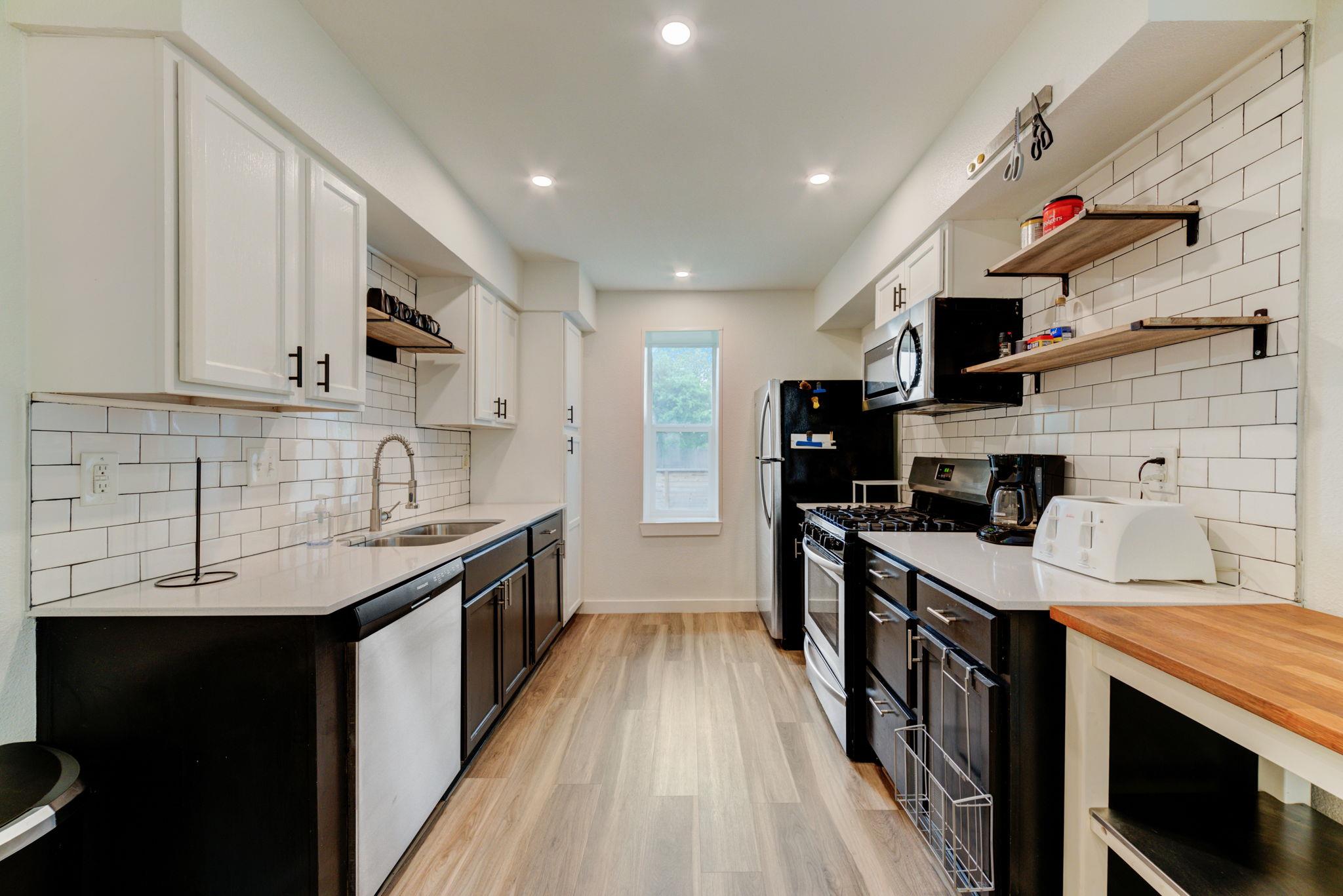 4405 Button Bend Cir, Austin, TX 78744