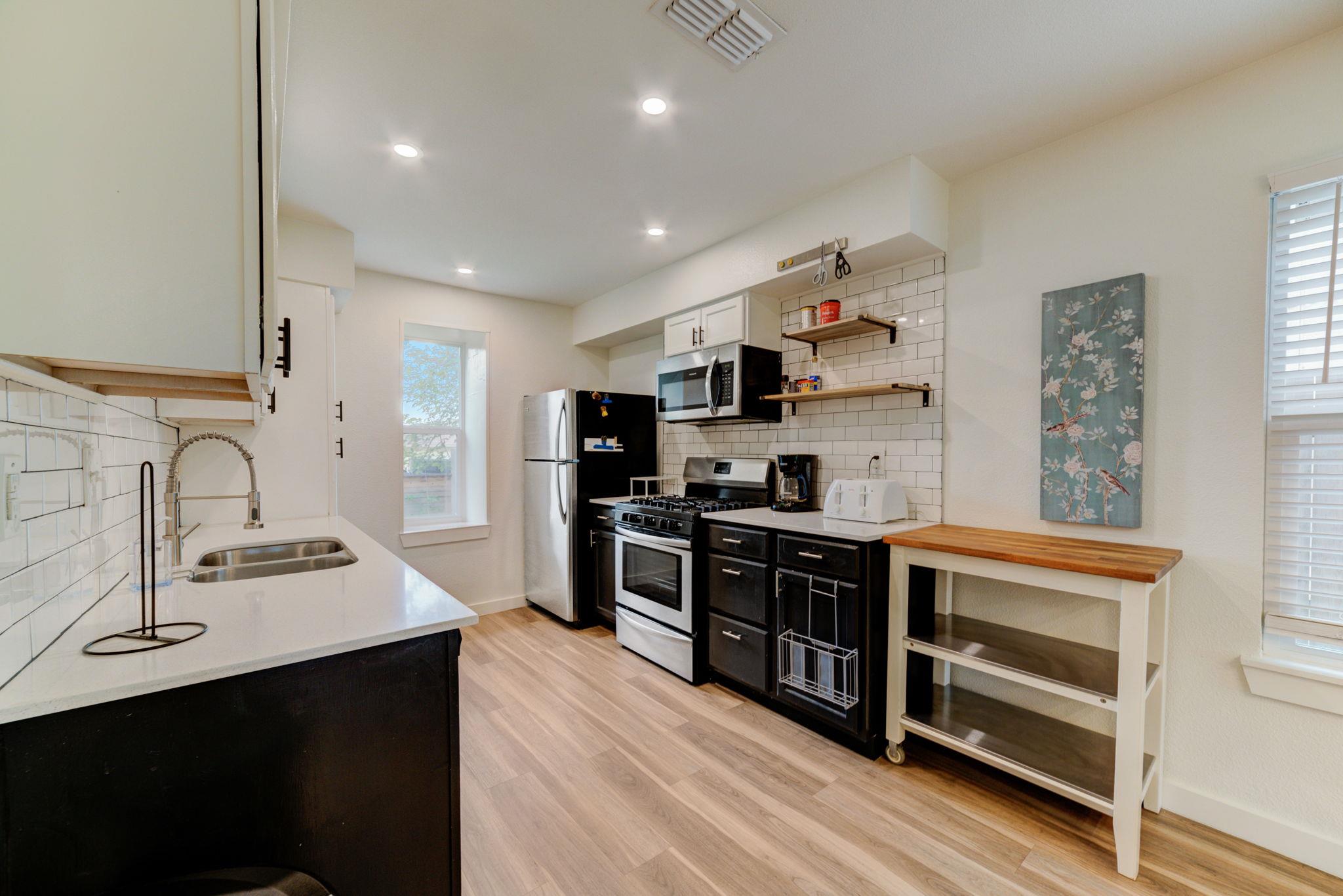 4405 Button Bend Cir, Austin, TX 78744