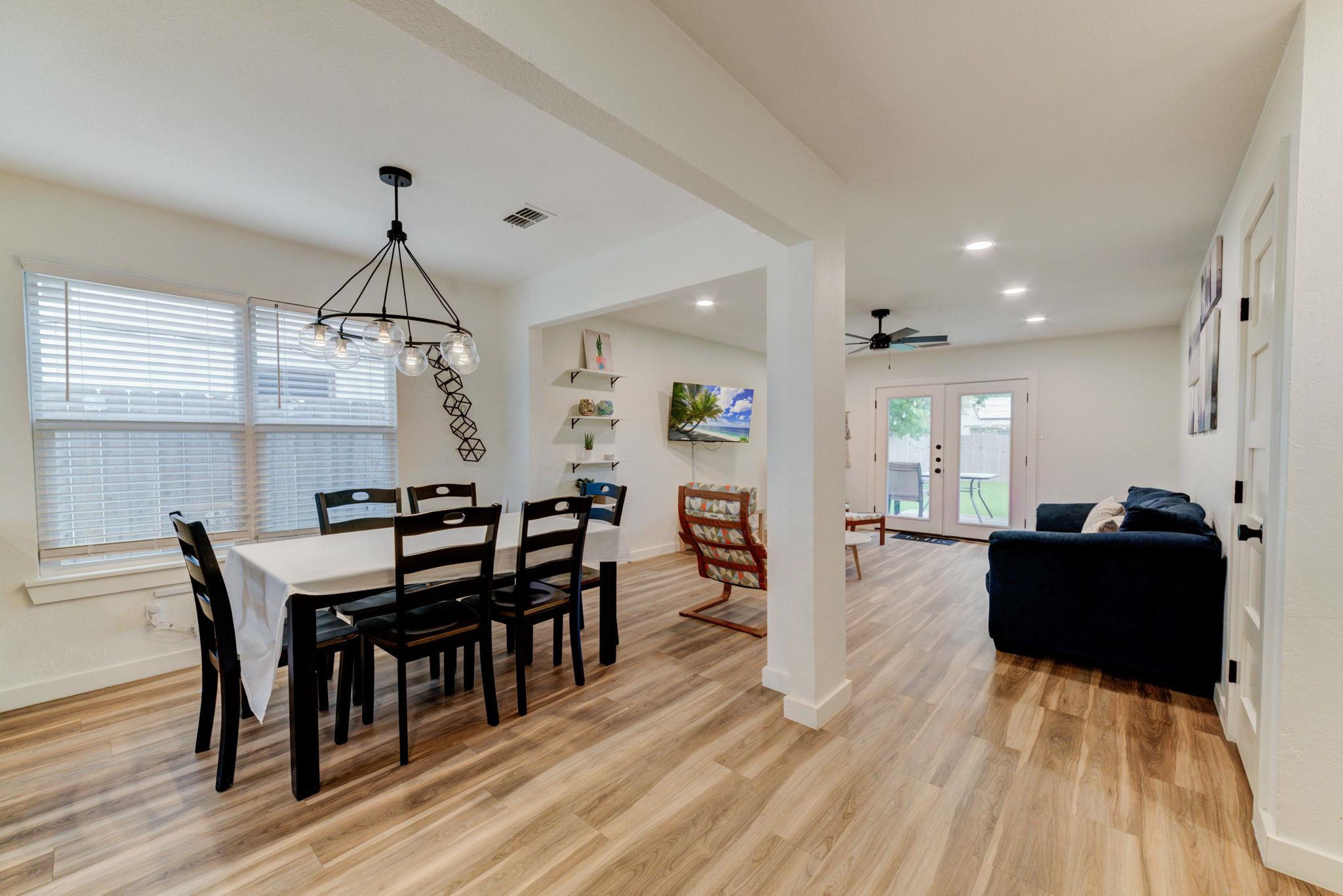 4405 Button Bend Cir, Austin, TX 78744