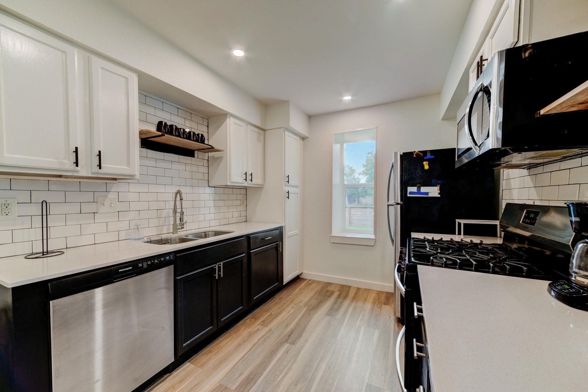 4405 Button Bend Cir, Austin, TX 78744