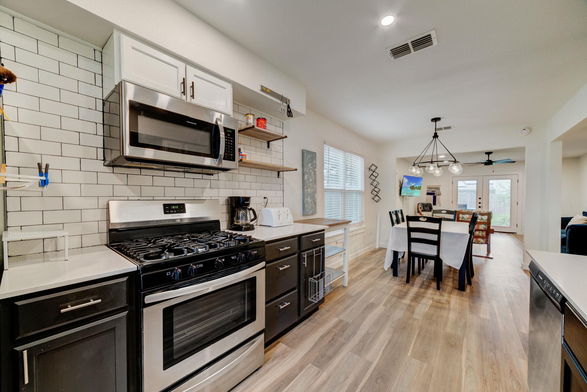 4405 Button Bend Cir, Austin, TX 78744