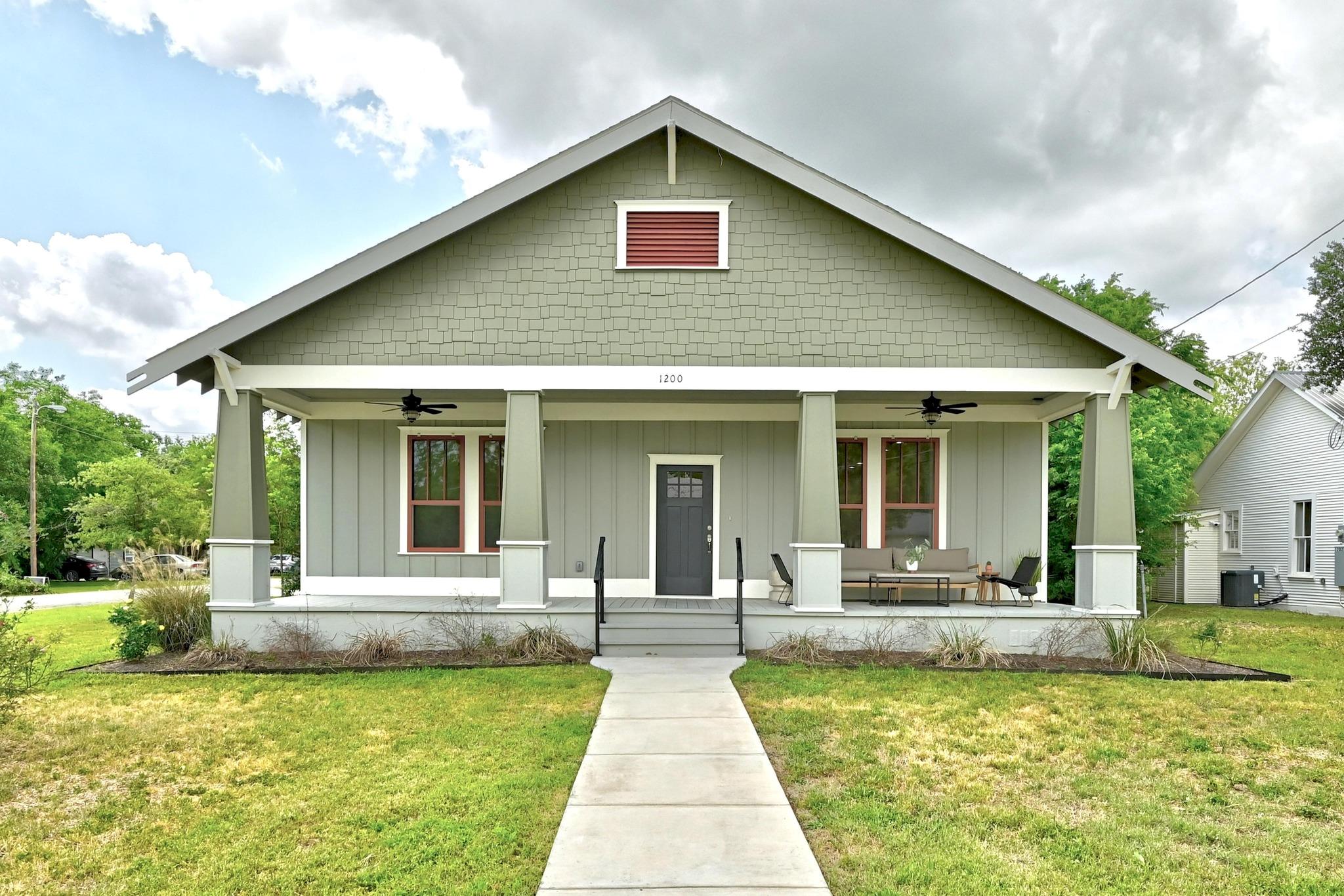 1200 Woodlawn St, Lockhart, TX 78644