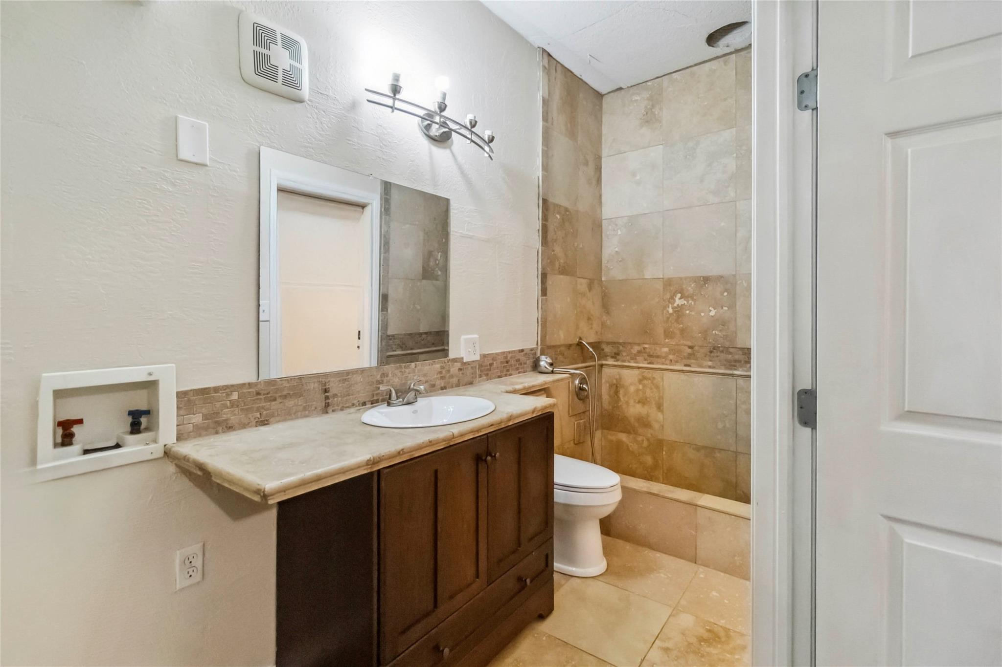 208 Old Potato Rd, Paige, TX 78659