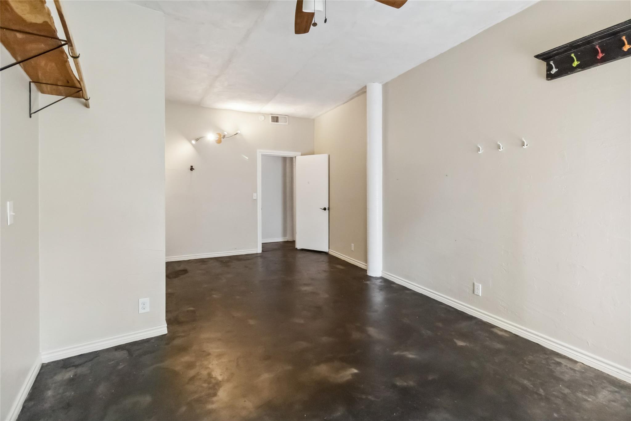 208 Old Potato Rd, Paige, TX 78659