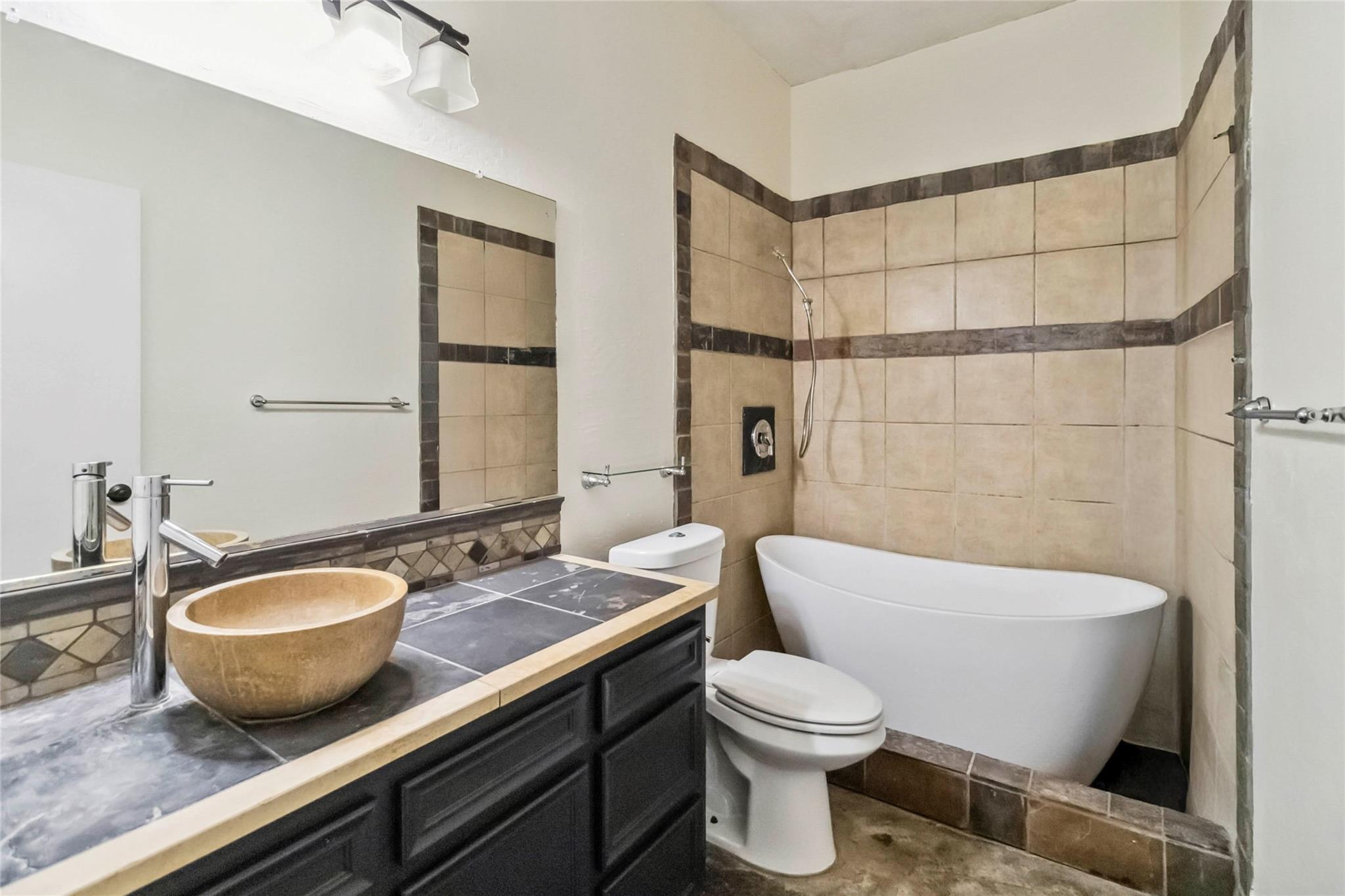 208 Old Potato Rd, Paige, TX 78659