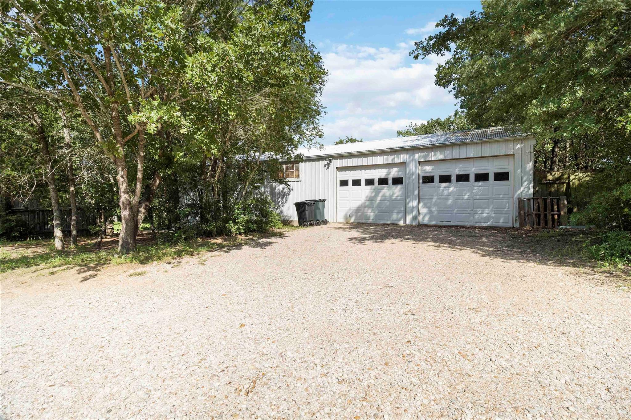 208 Old Potato Rd, Paige, TX 78659