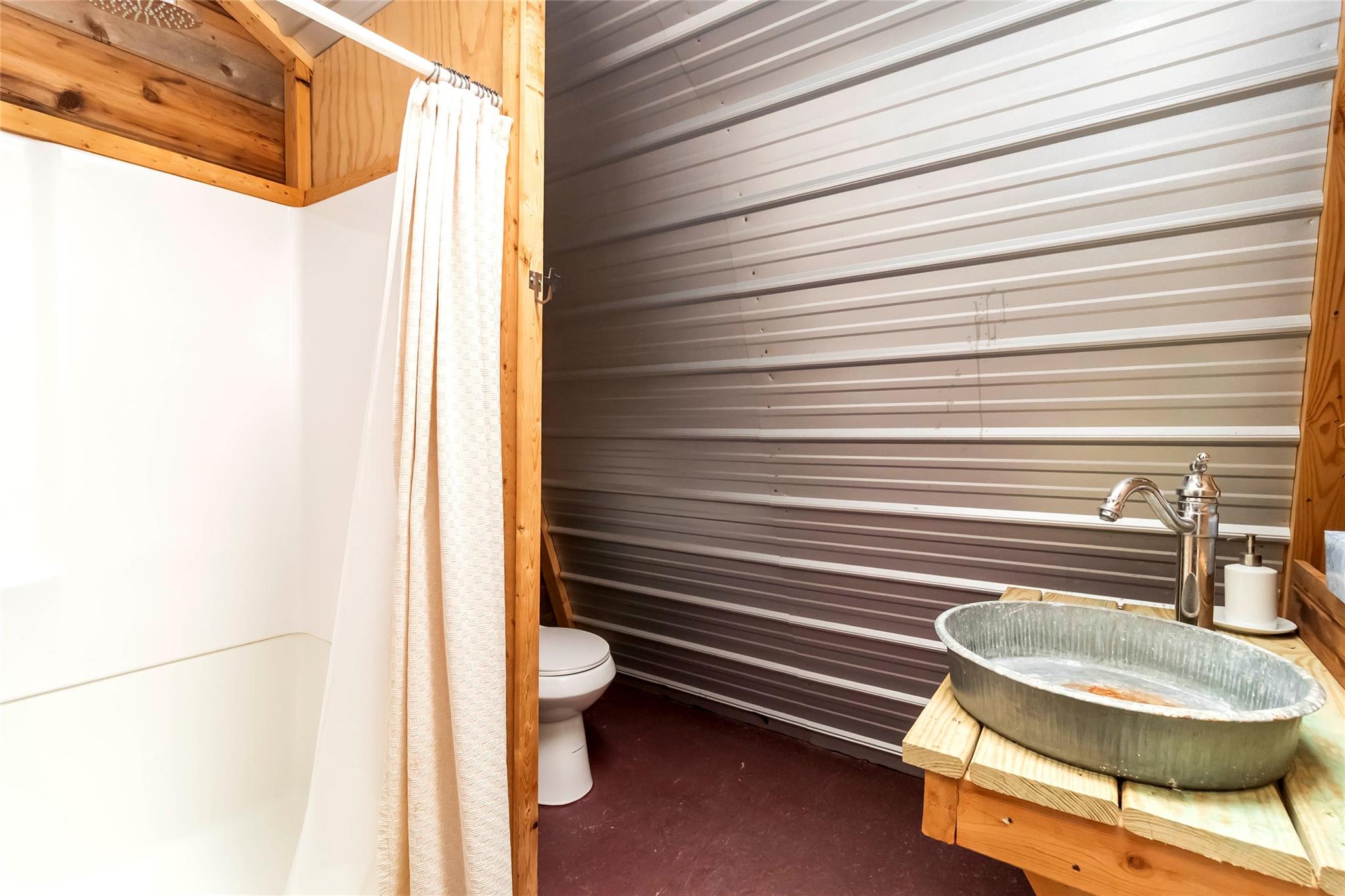 208 Old Potato Rd, Paige, TX 78659