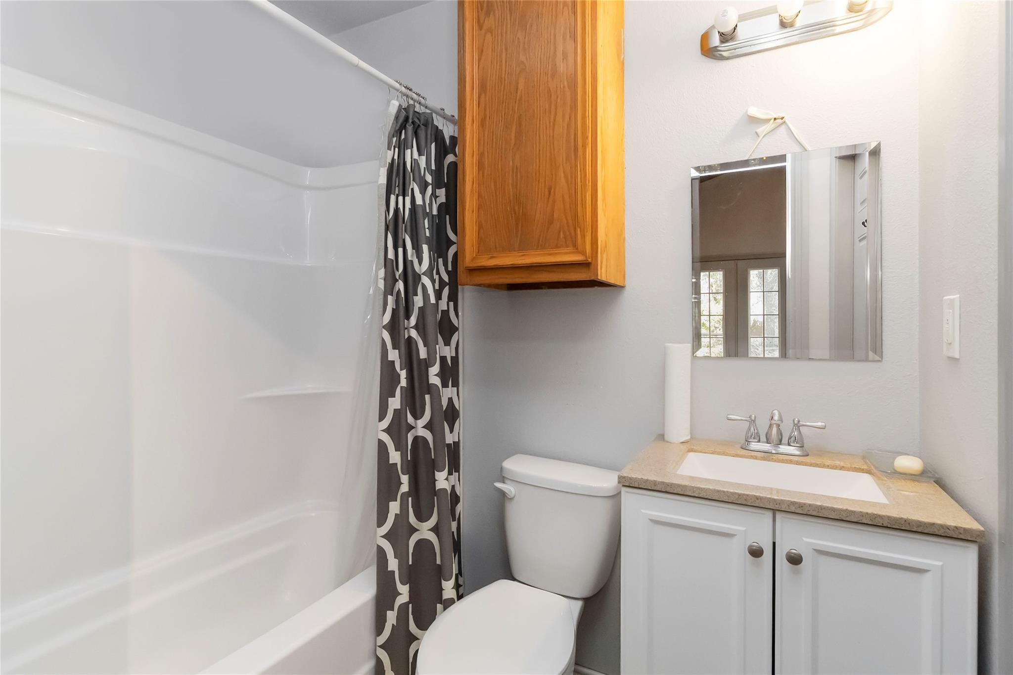 208 Old Potato Rd, Paige, TX 78659