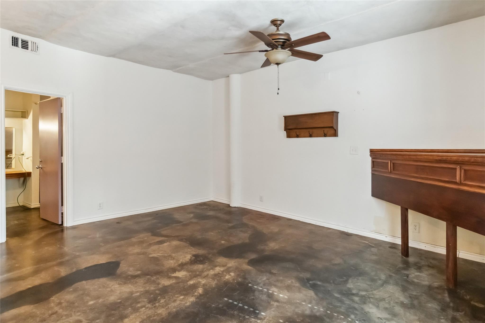 208 Old Potato Rd, Paige, TX 78659