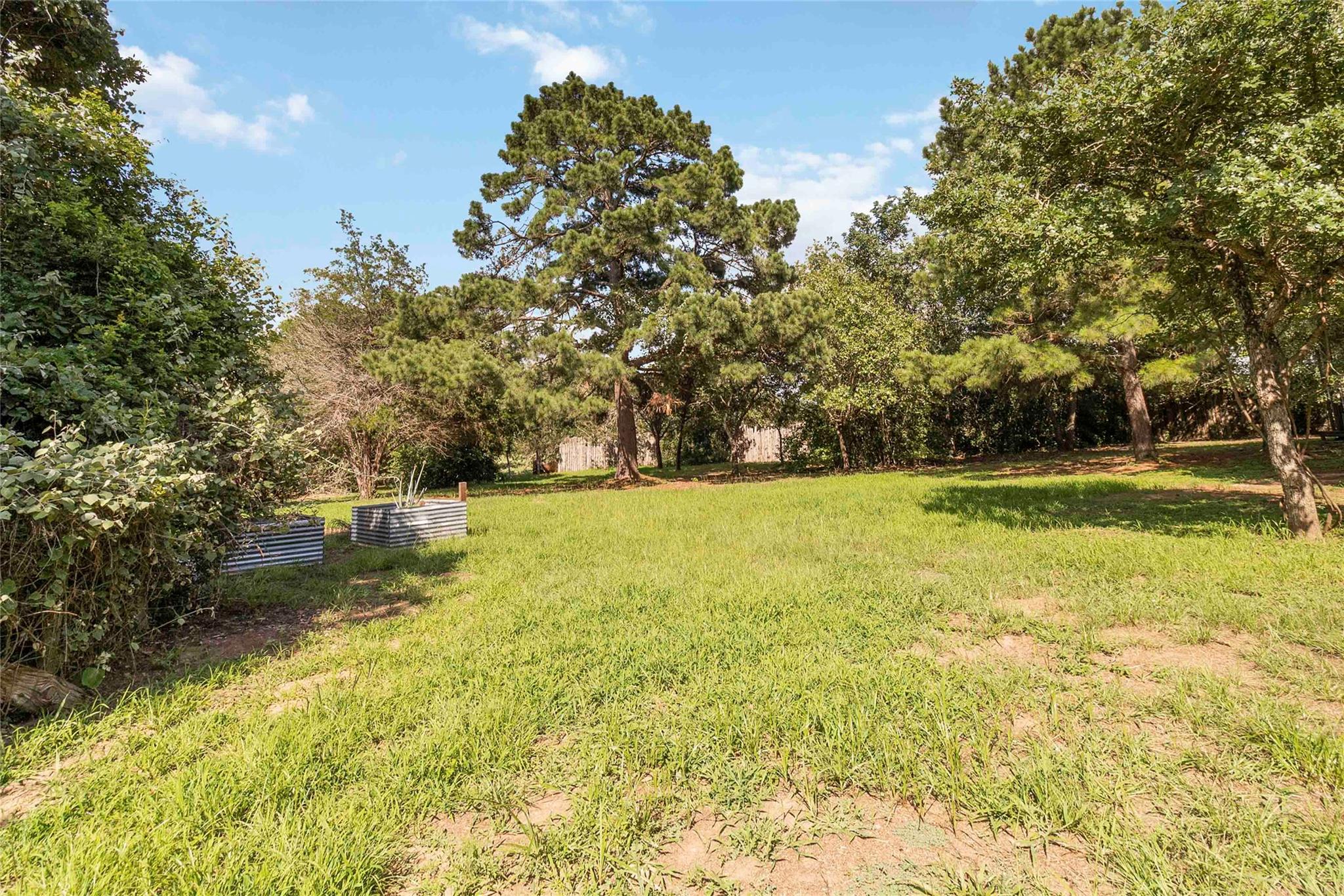 208 Old Potato Rd, Paige, TX 78659