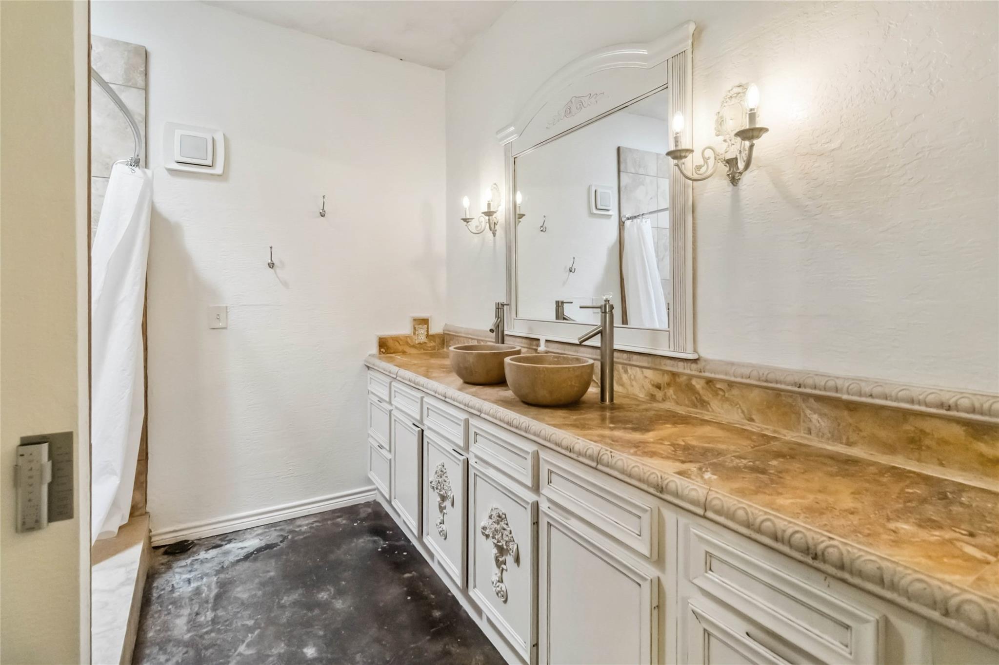 208 Old Potato Rd, Paige, TX 78659