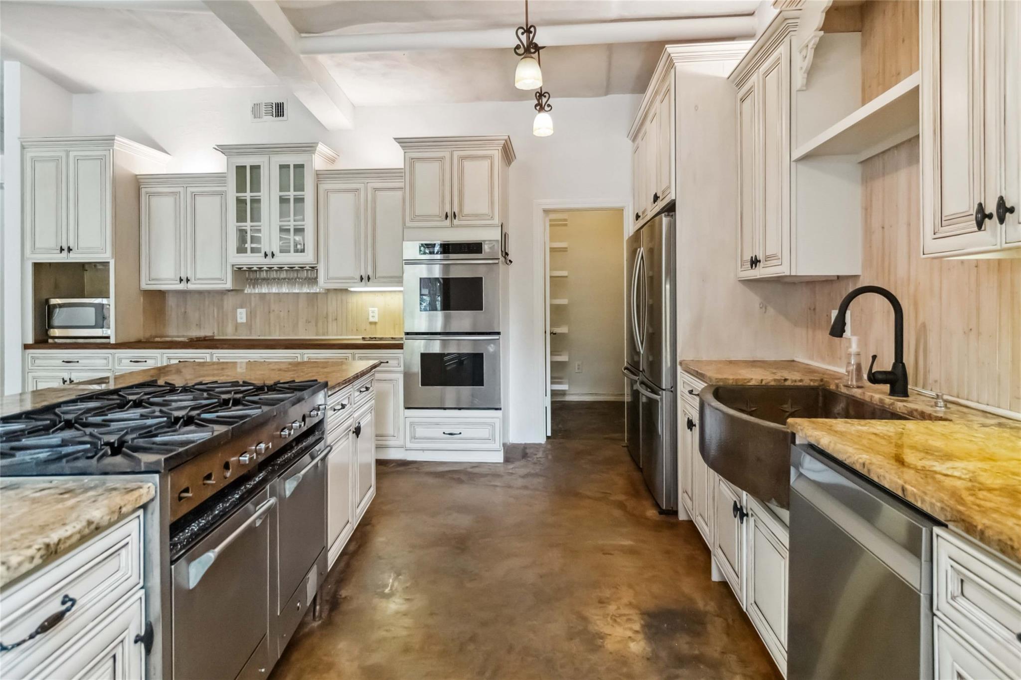 208 Old Potato Rd, Paige, TX 78659