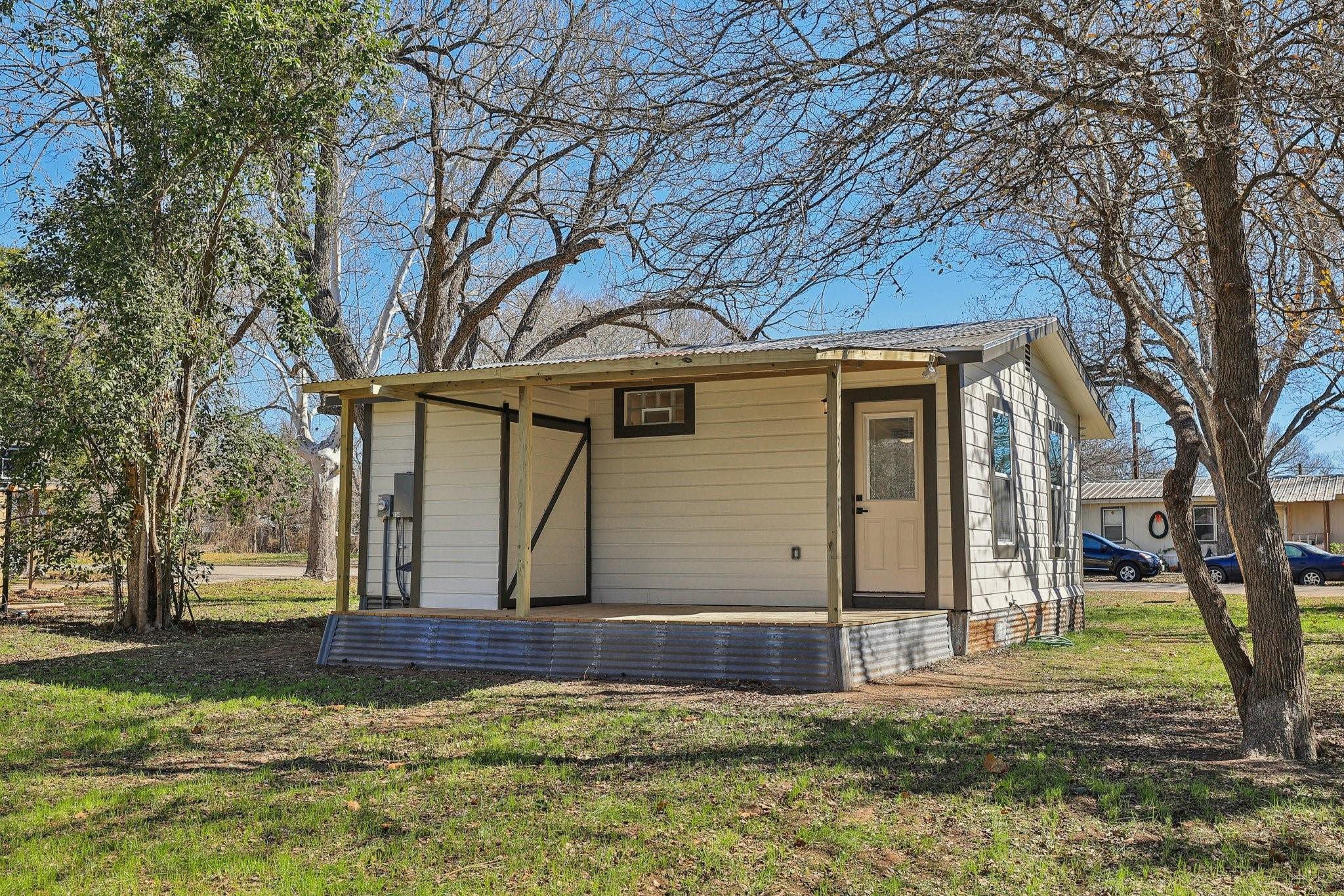 304 Harris St, Smithville, TX 78957