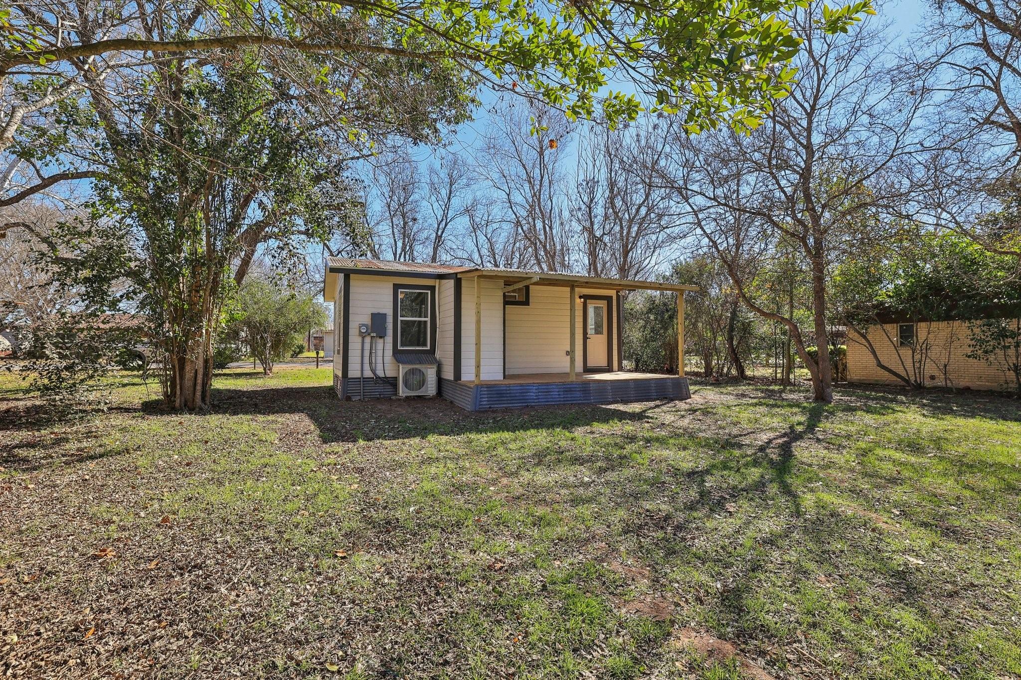 304 Harris St, Smithville, TX 78957