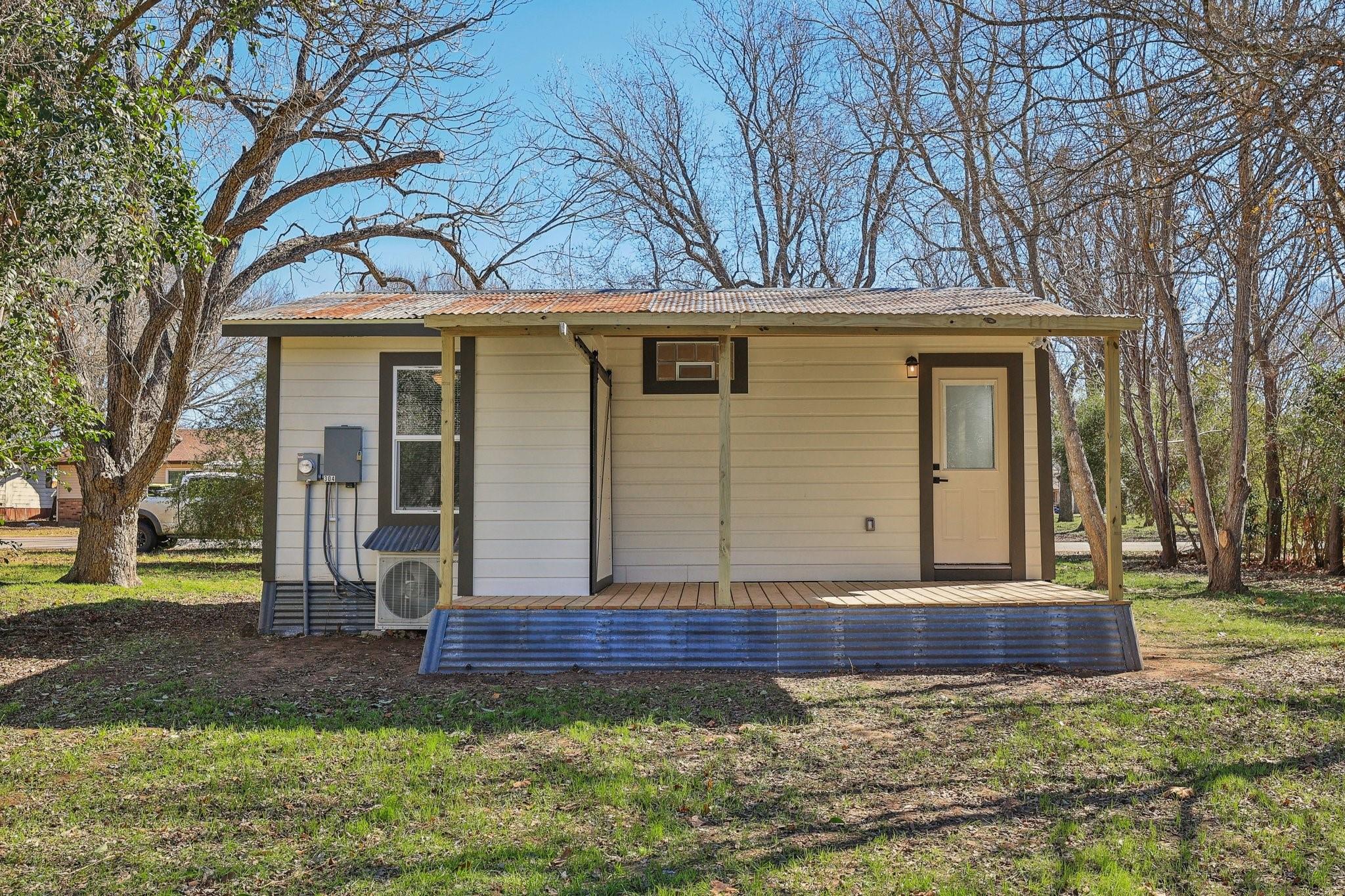 304 Harris St, Smithville, TX 78957