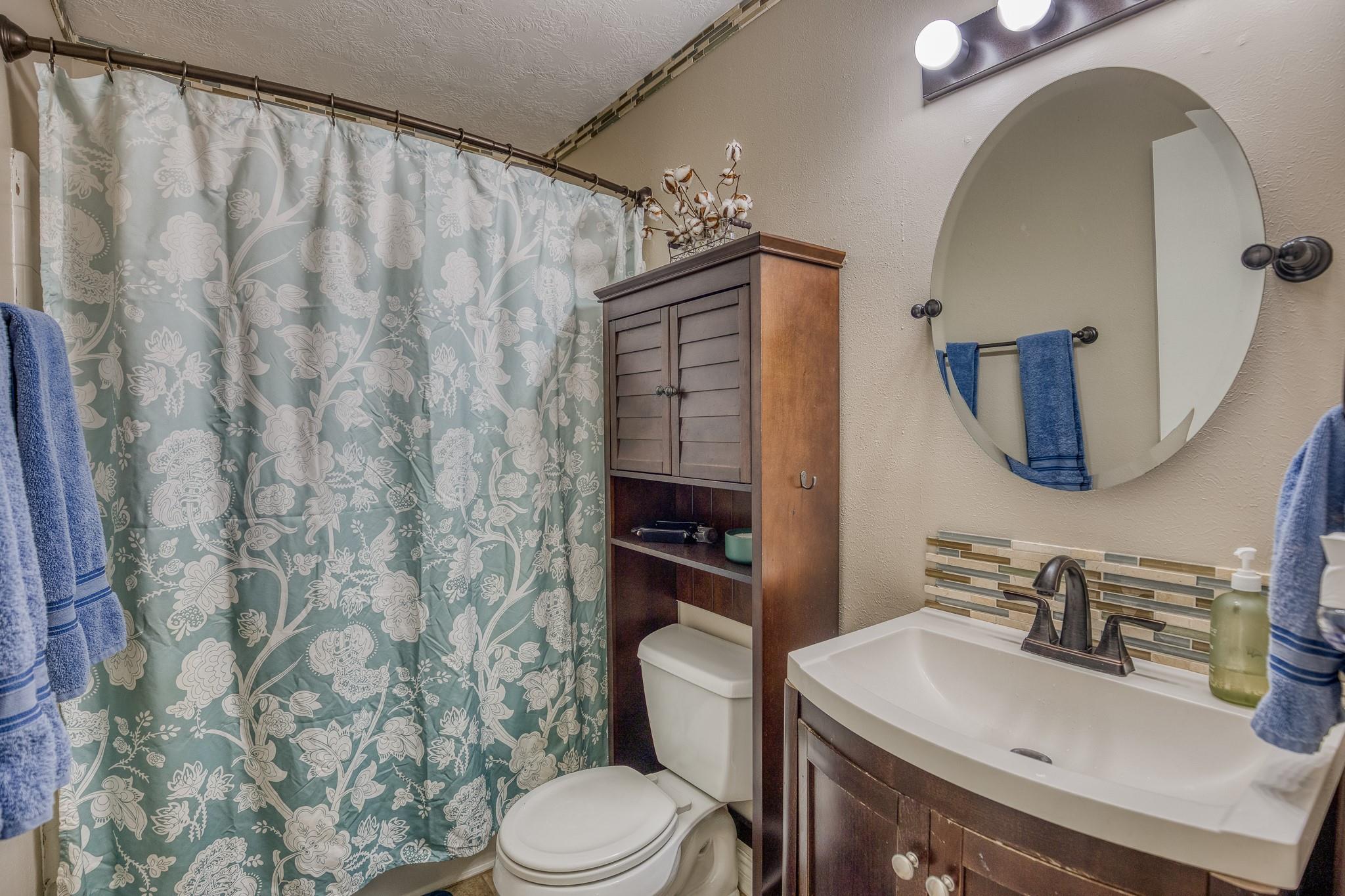 14749 S Dowling Rd, College Station, TX 77845