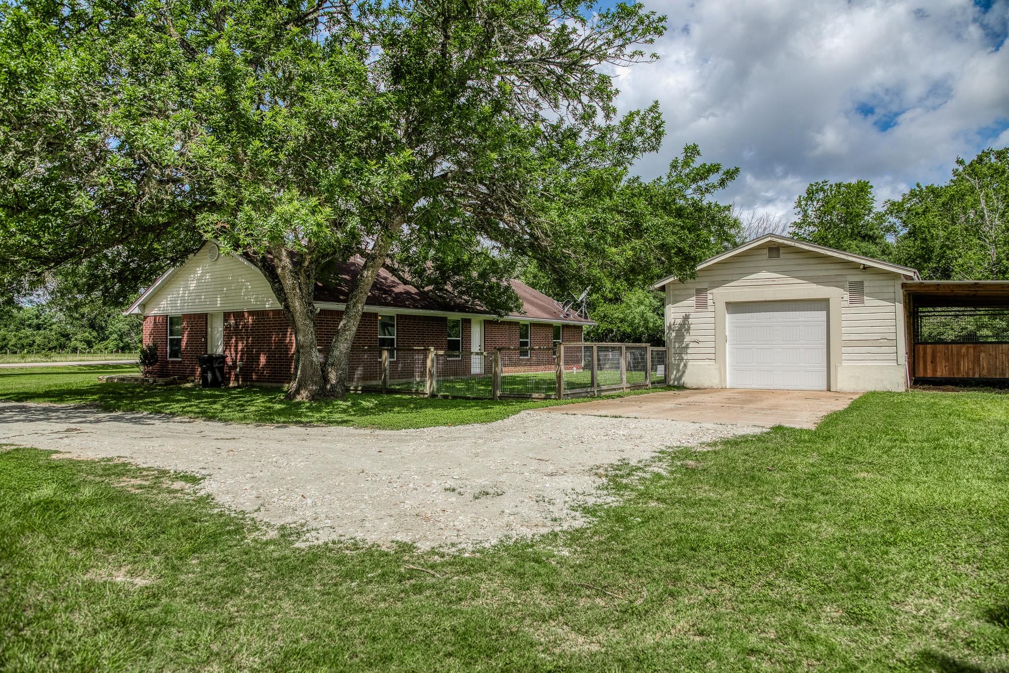14749 S Dowling Rd, College Station, TX 77845