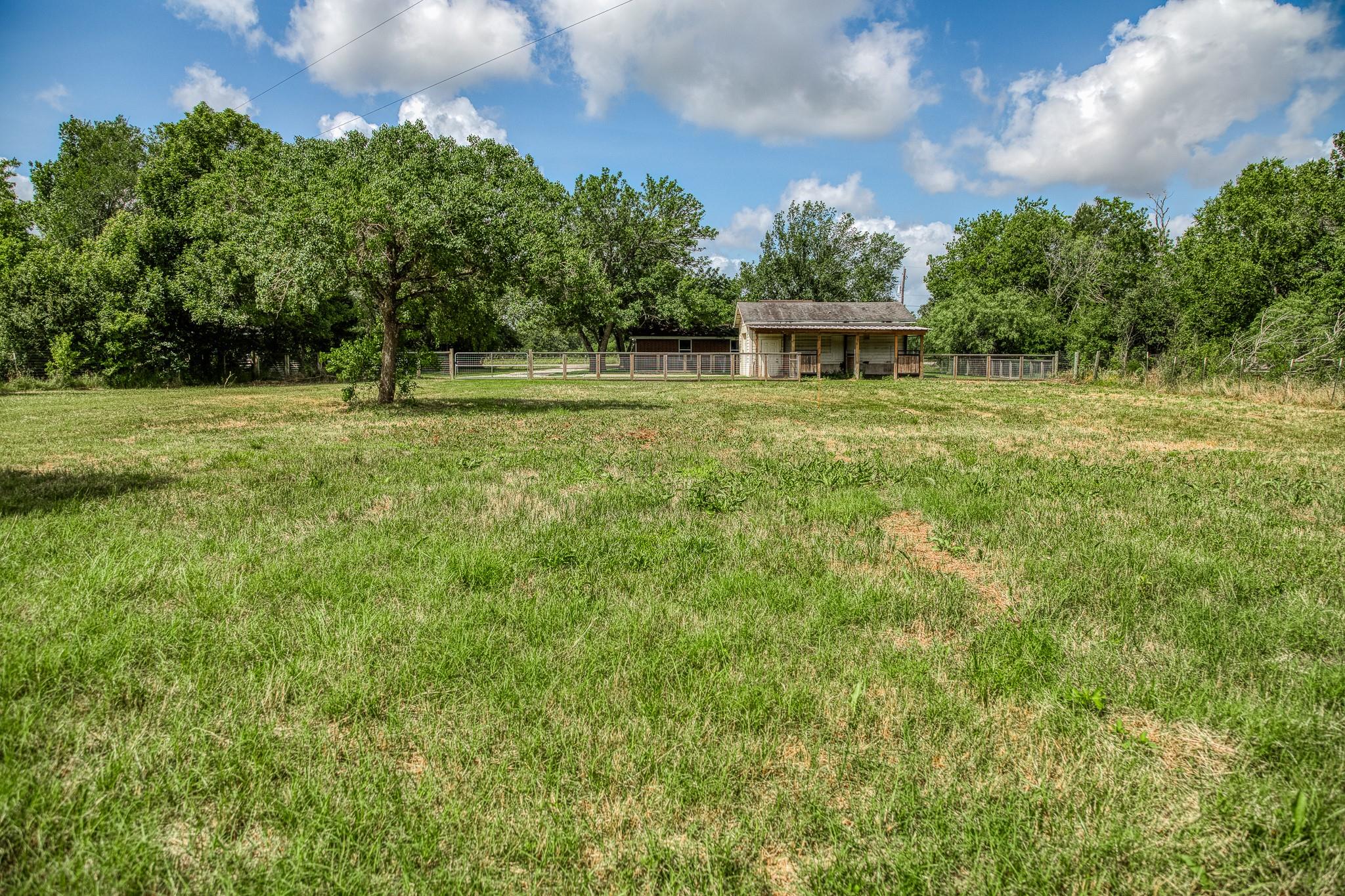 14749 S Dowling Rd, College Station, TX 77845