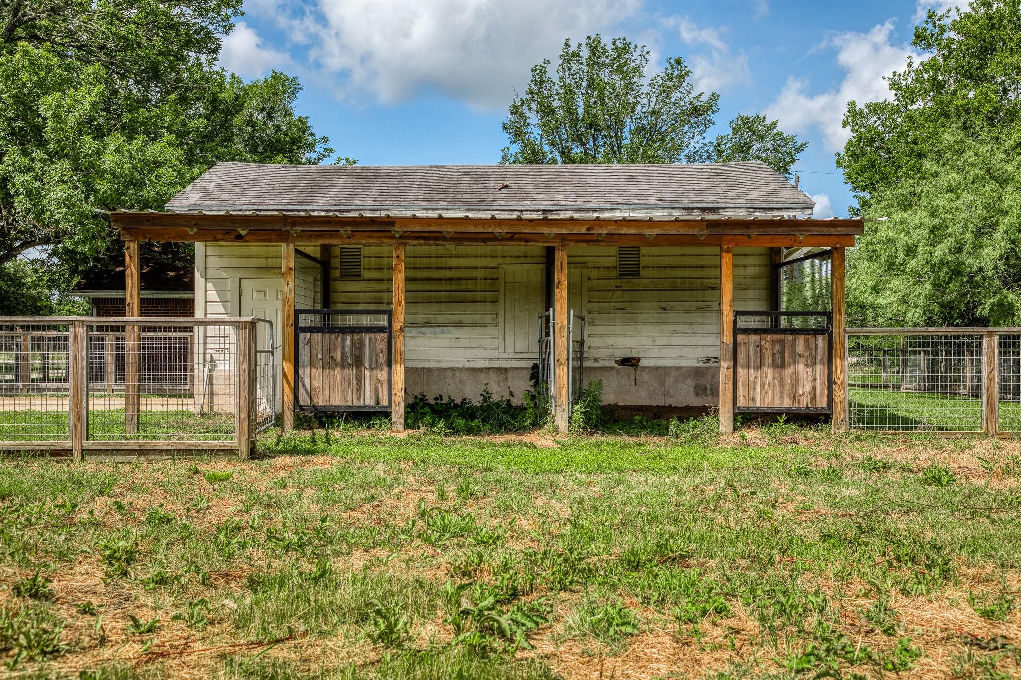 14749 S Dowling Rd, College Station, TX 77845