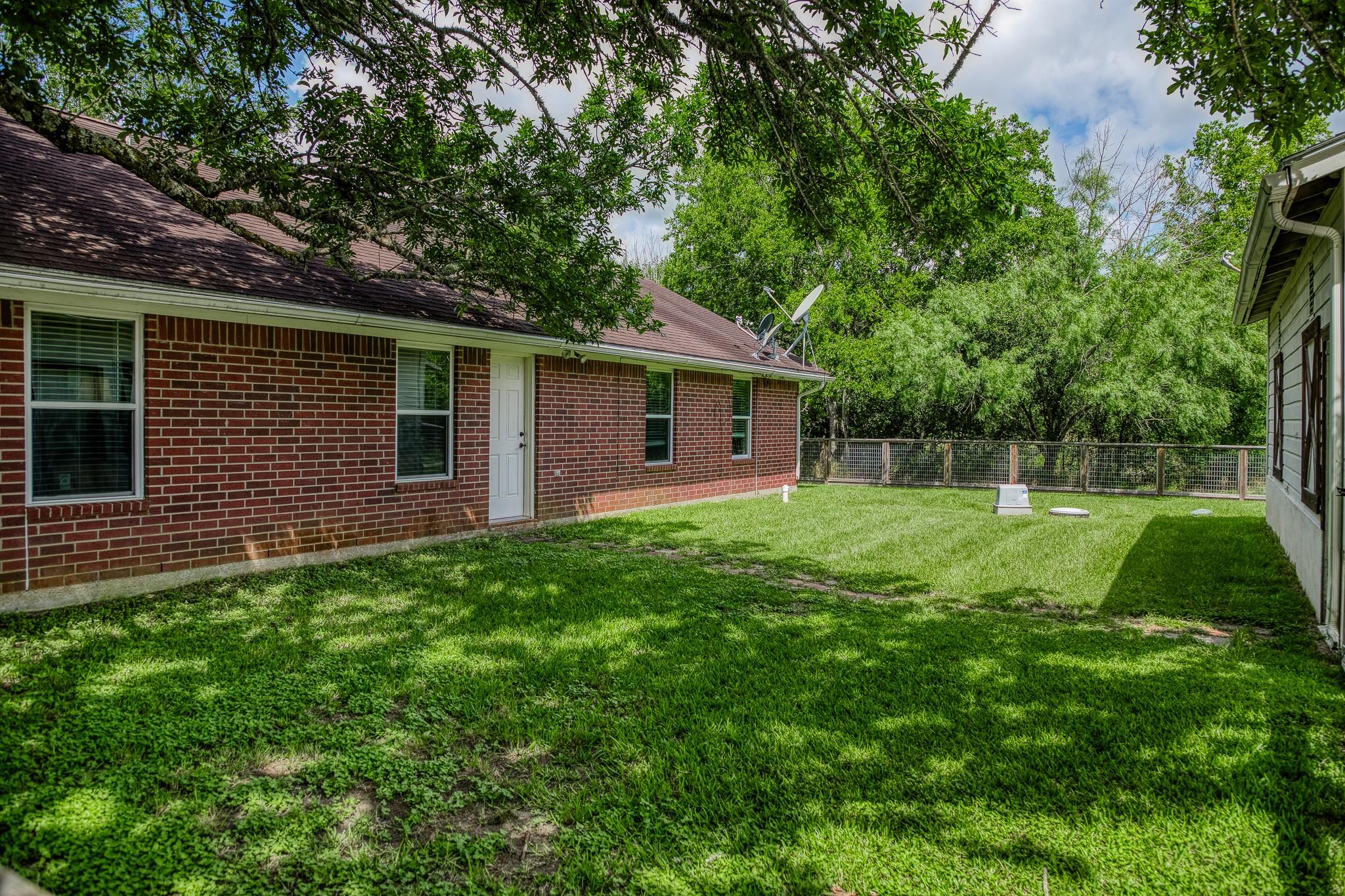 14749 S Dowling Rd, College Station, TX 77845